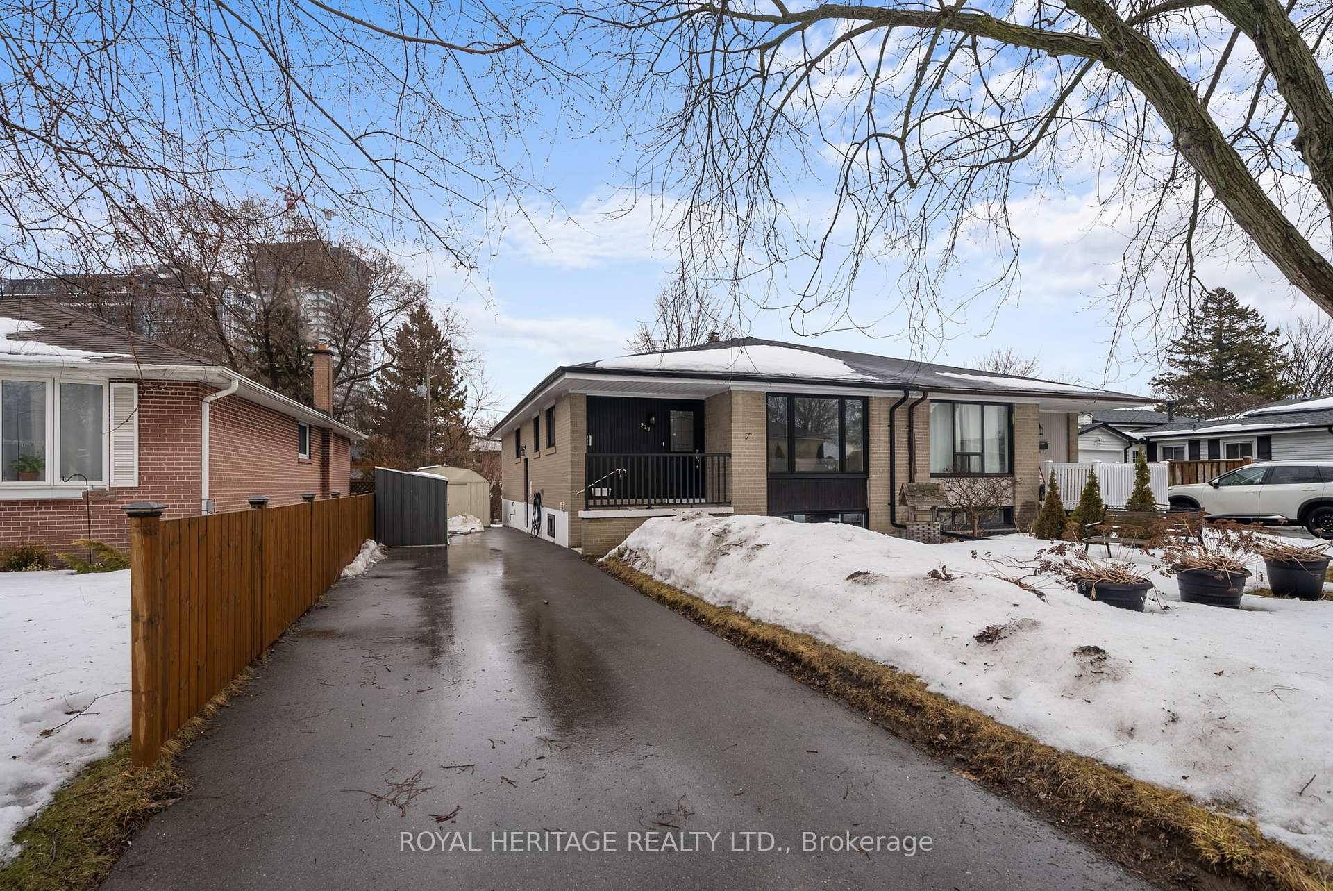 Photo 2 of 921 Krosno Boulevard, Pickering, Bay Ridges — HOMEH