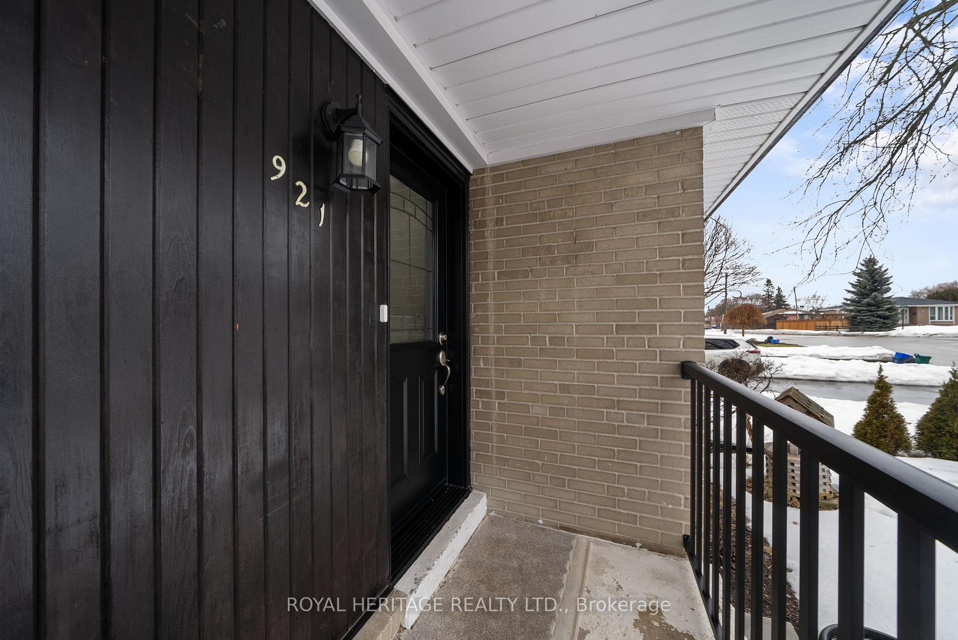 Photo 4 of 921 Krosno Boulevard, Pickering, Bay Ridges — HOMEH