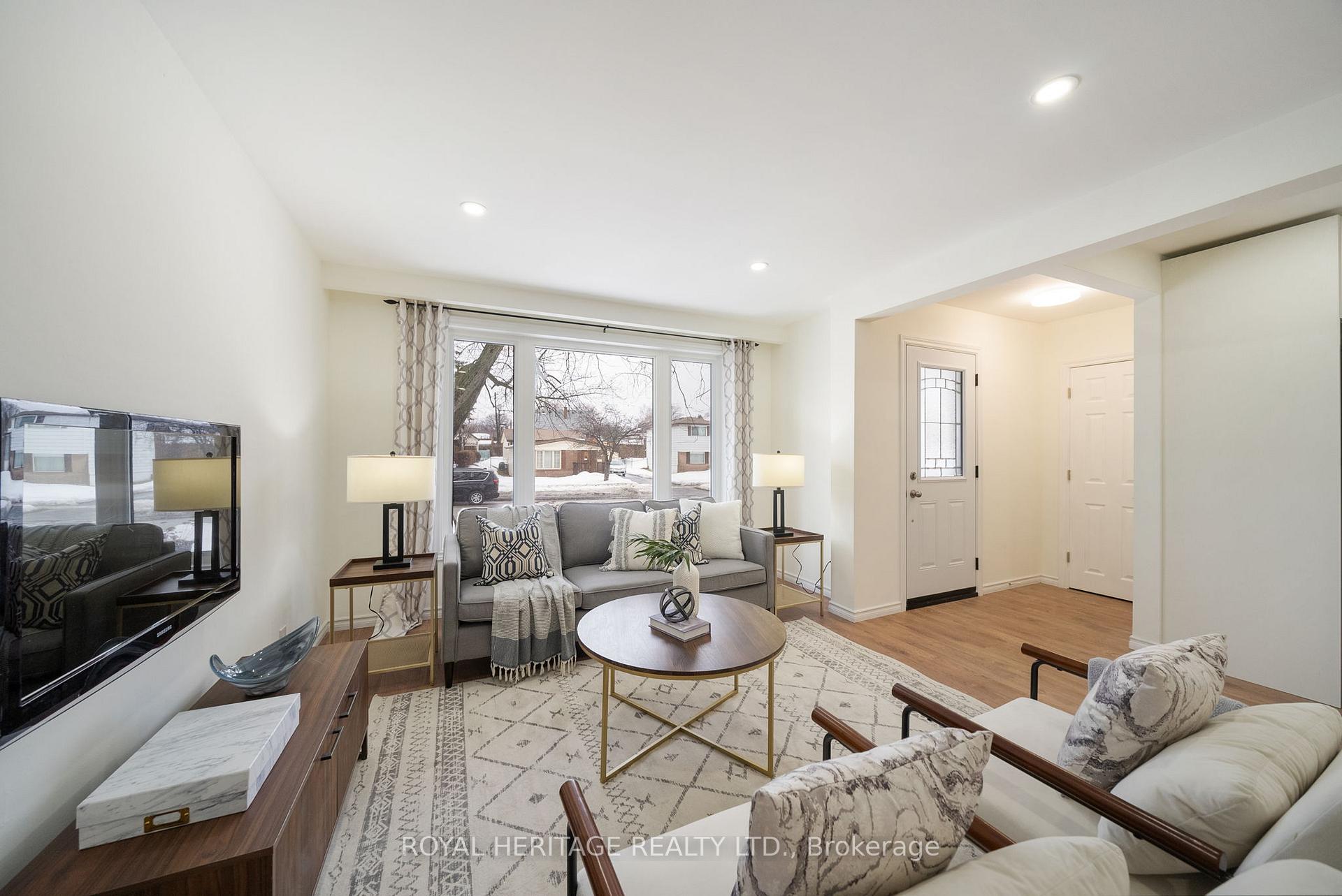 Photo 7 of 921 Krosno Boulevard, Pickering, Bay Ridges — HOMEH