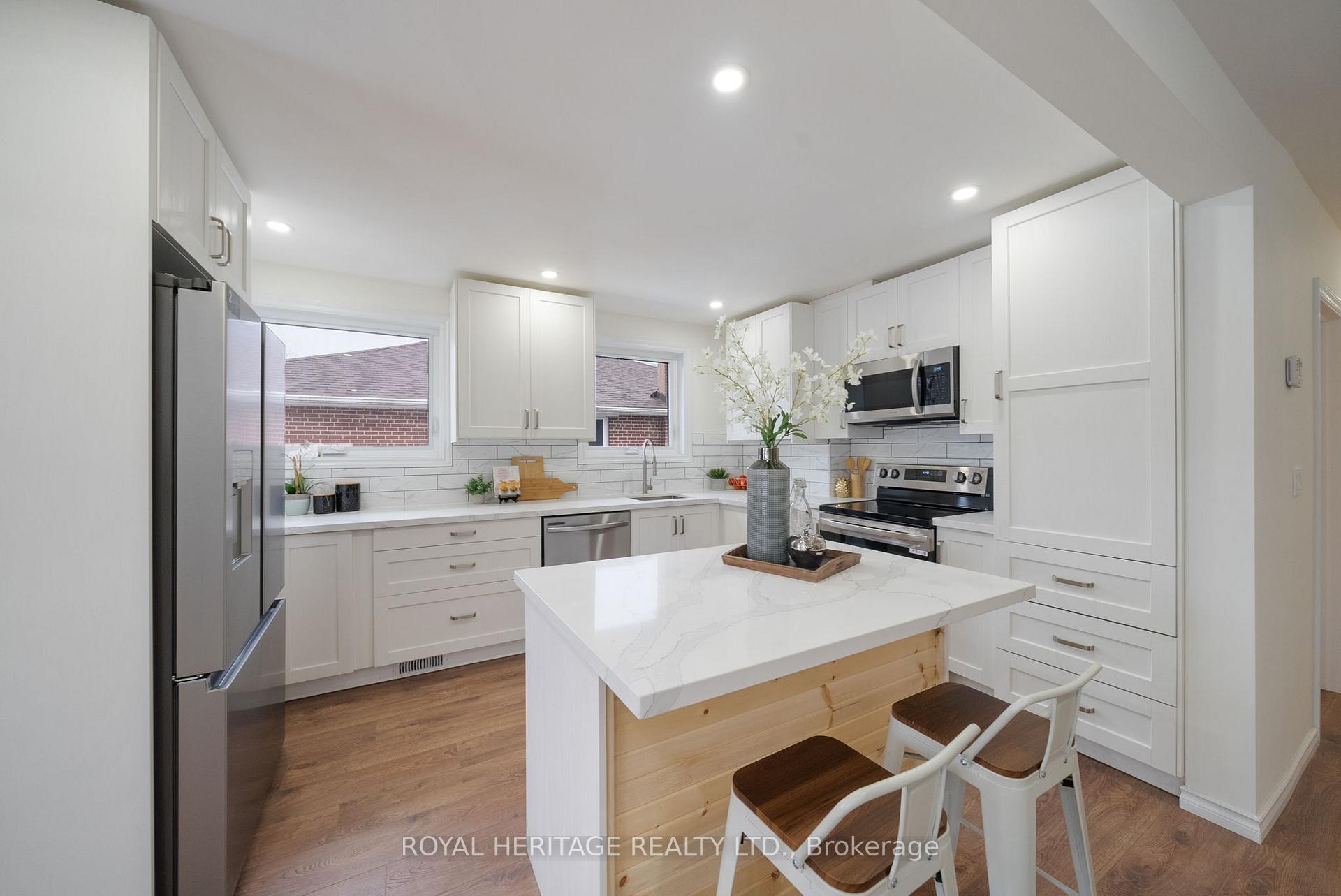 Photo 11 of 921 Krosno Boulevard, Pickering, Bay Ridges — HOMEH