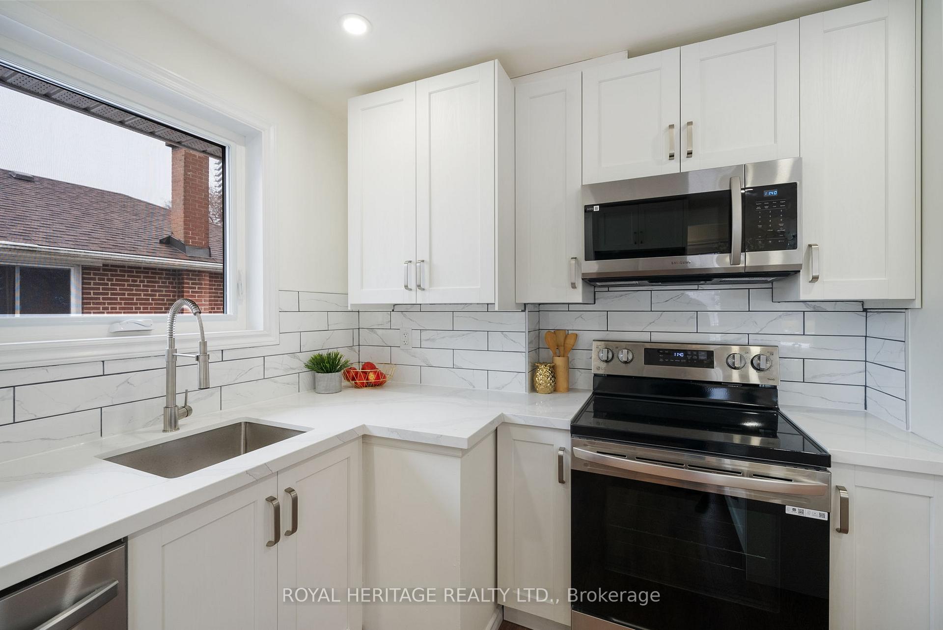 Photo 13 of 921 Krosno Boulevard, Pickering, Bay Ridges — HOMEH