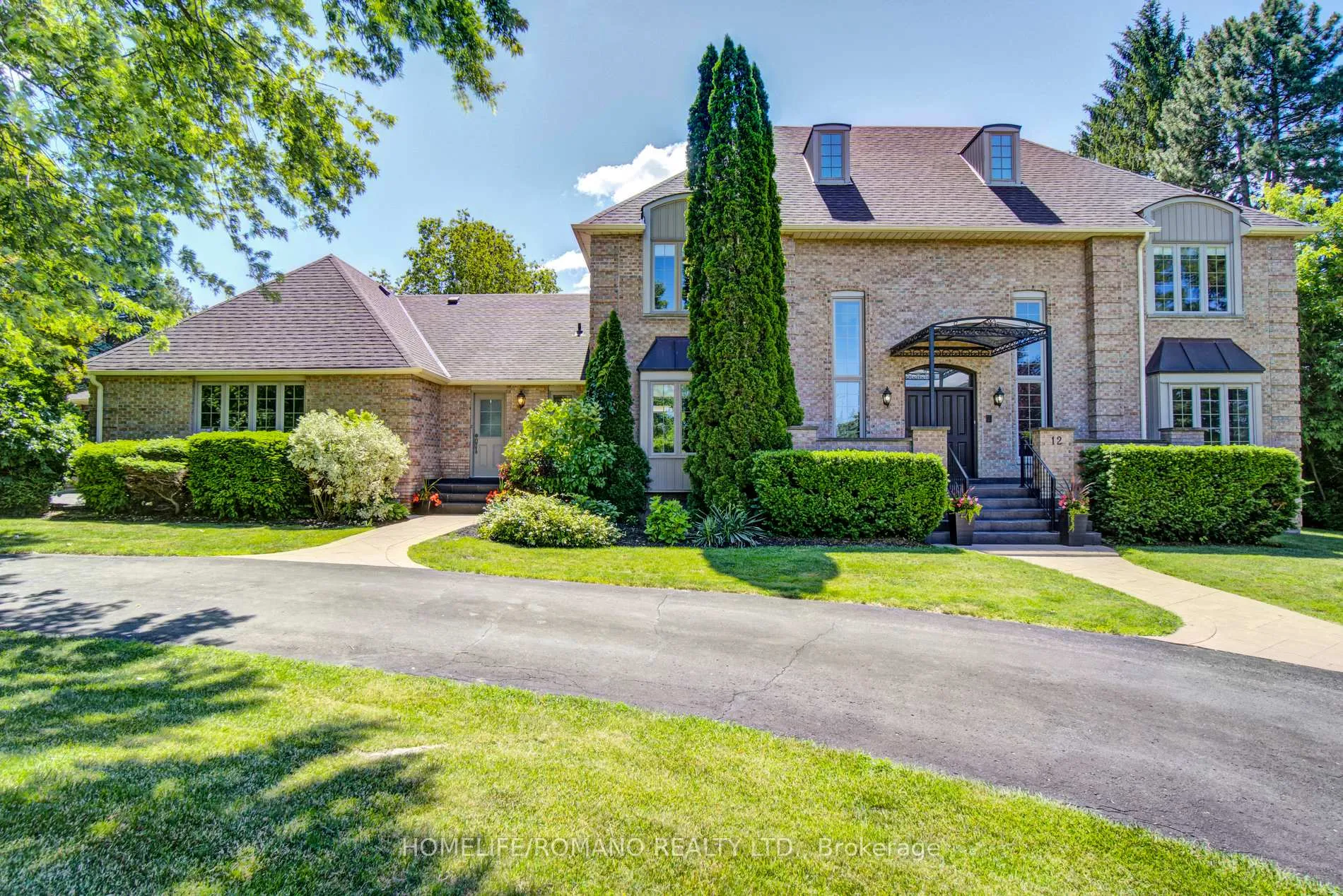 Photo 2 of 12 Hedgerow Lane, Vaughan, Kleinburg — HOMEH