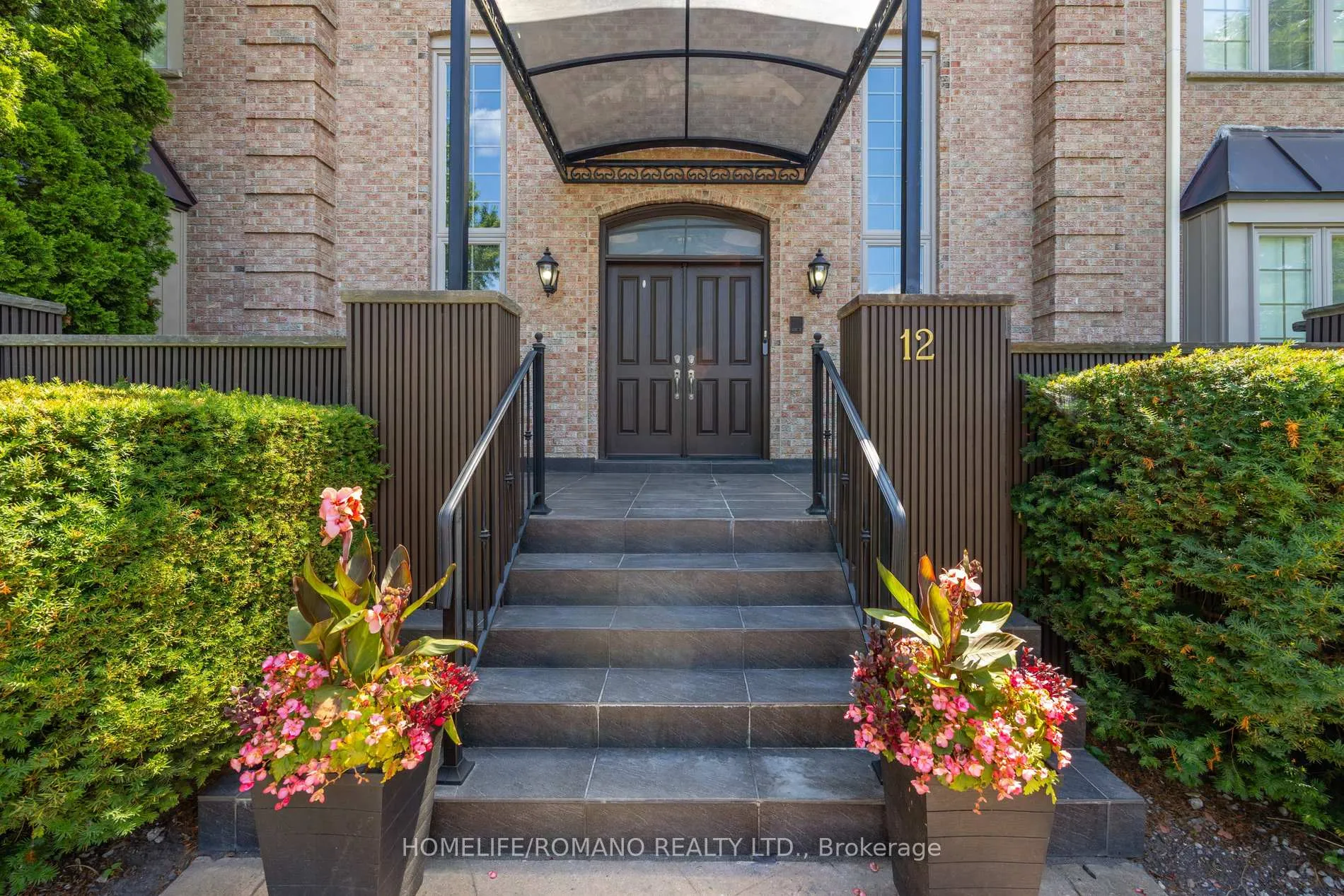 Photo 4 of 12 Hedgerow Lane, Vaughan, Kleinburg — HOMEH