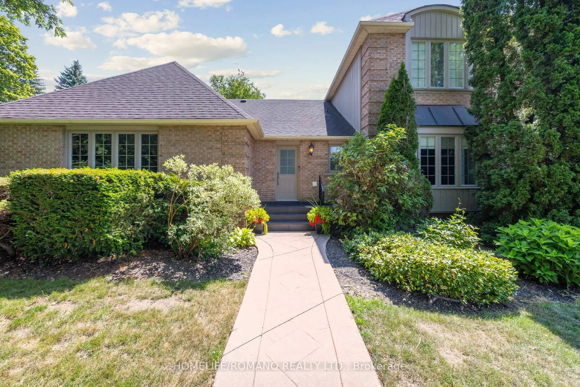 Photo 6 of 12 Hedgerow Lane, Vaughan, Kleinburg — HOMEH
