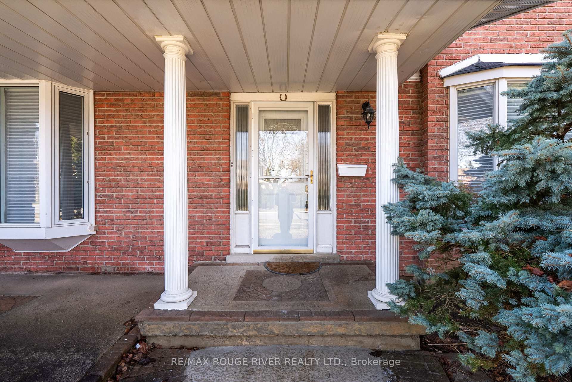 Photo 2 of 146 Gadsby Drive, Whitby, Blue Grass Meadows — HOMEH