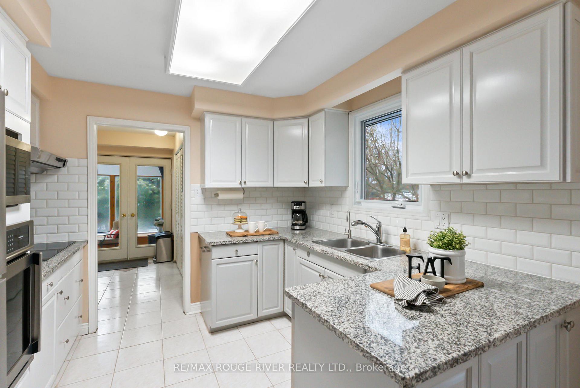 Photo 4 of 146 Gadsby Drive, Whitby, Blue Grass Meadows — HOMEH