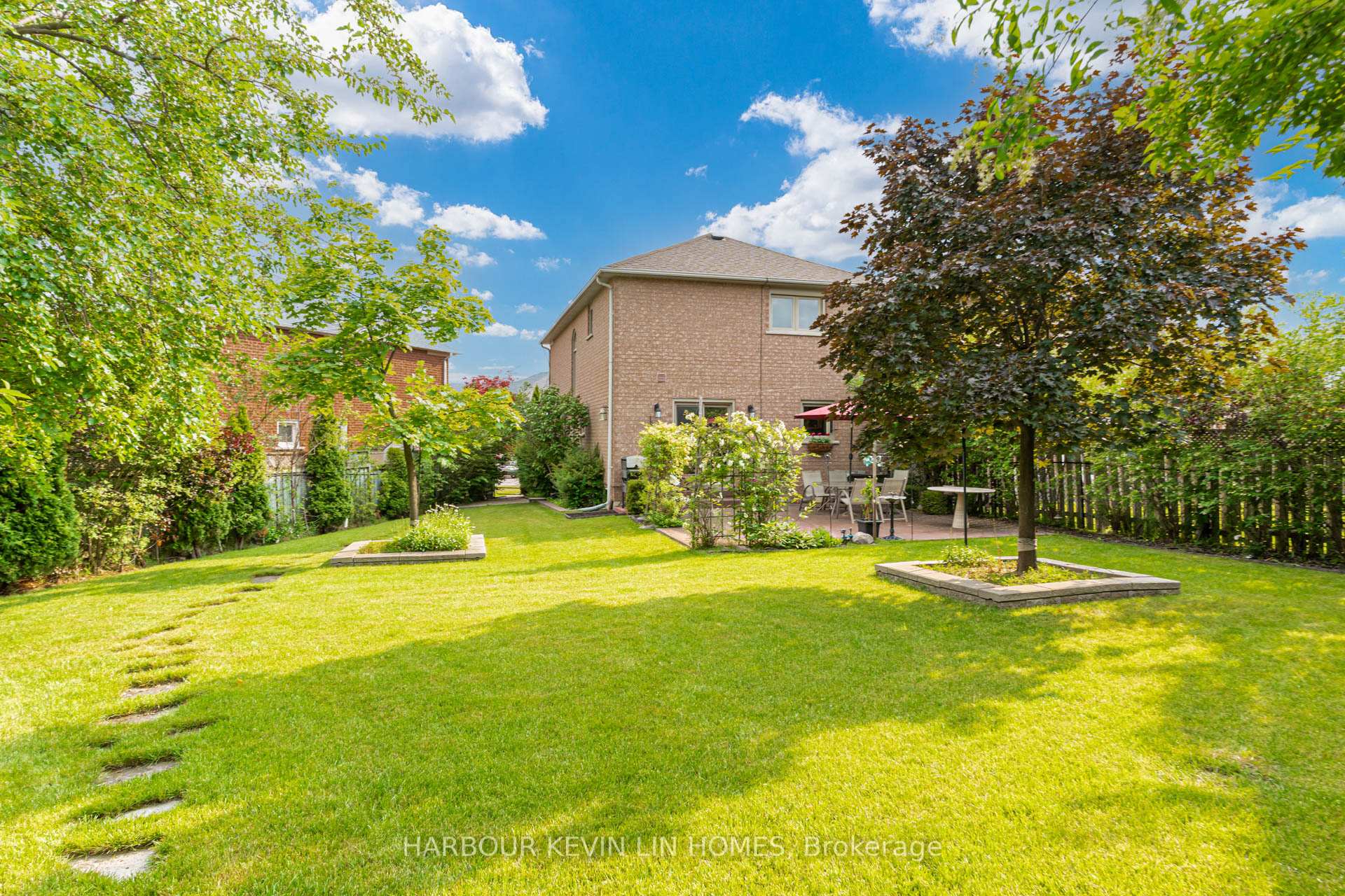 Photo 9 of 59 Waterton Crescent, Richmond Hill, Langstaff — HOMEH