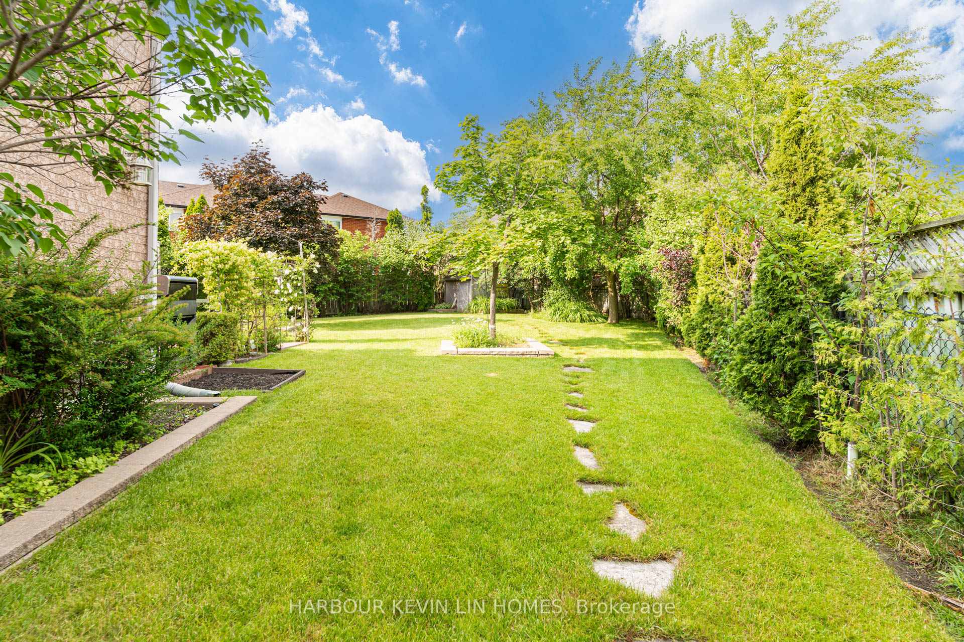 Photo 10 of 59 Waterton Crescent, Richmond Hill, Langstaff — HOMEH
