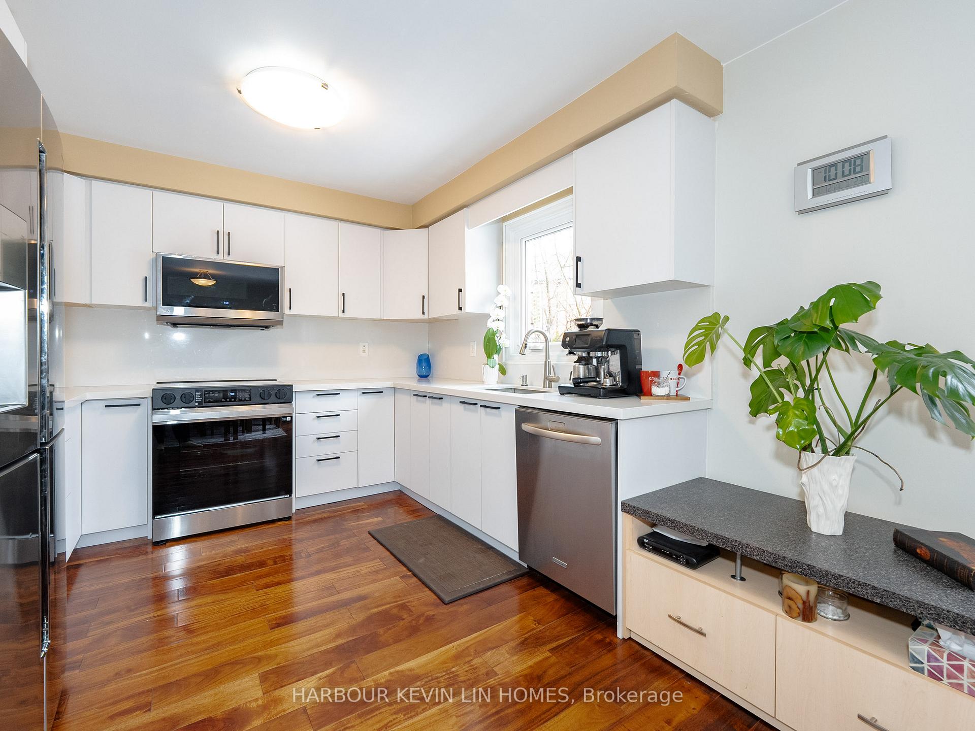 Photo 23 of 59 Waterton Crescent, Richmond Hill, Langstaff — HOMEH