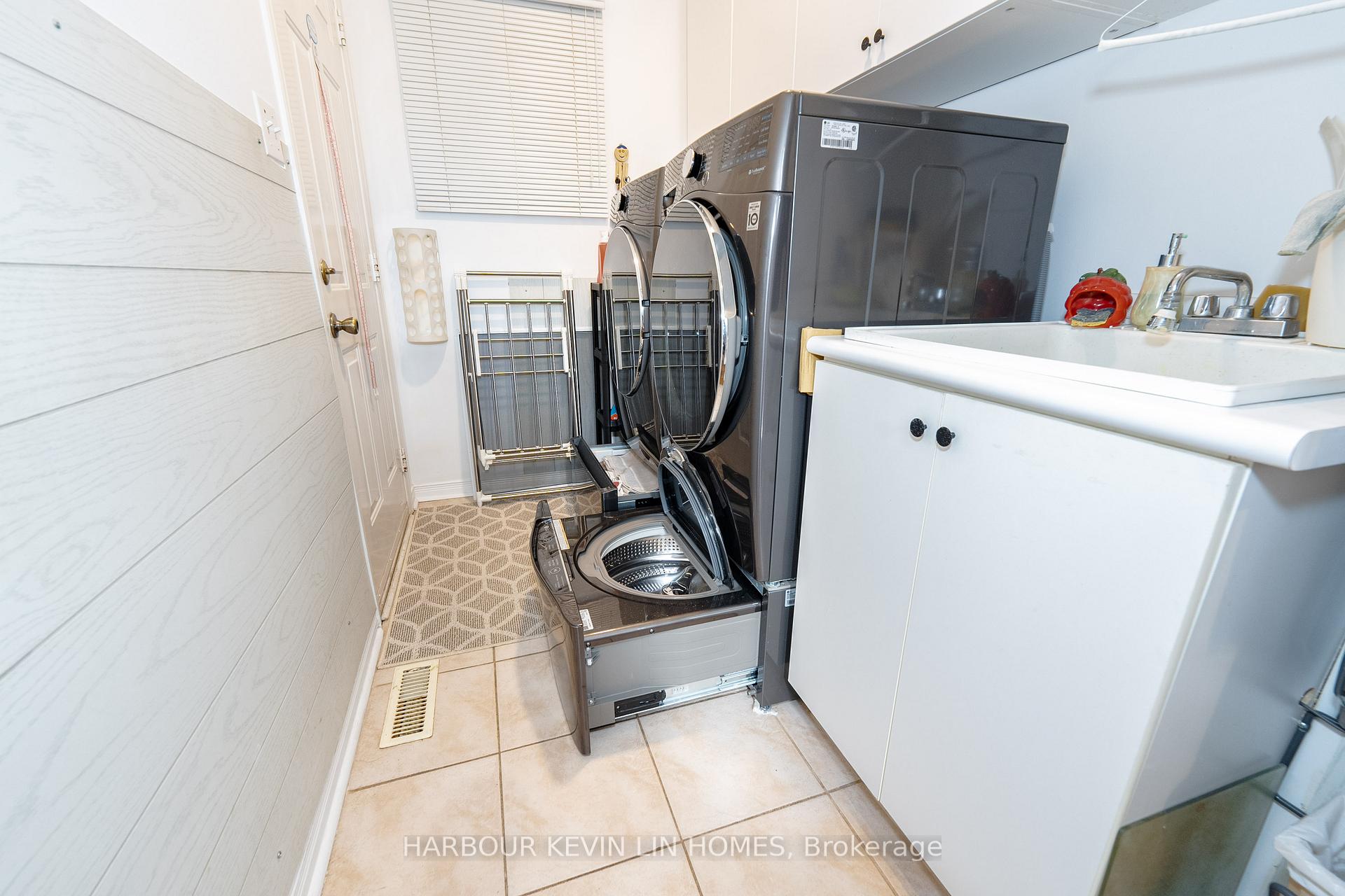 Photo 31 of 59 Waterton Crescent, Richmond Hill, Langstaff — HOMEH