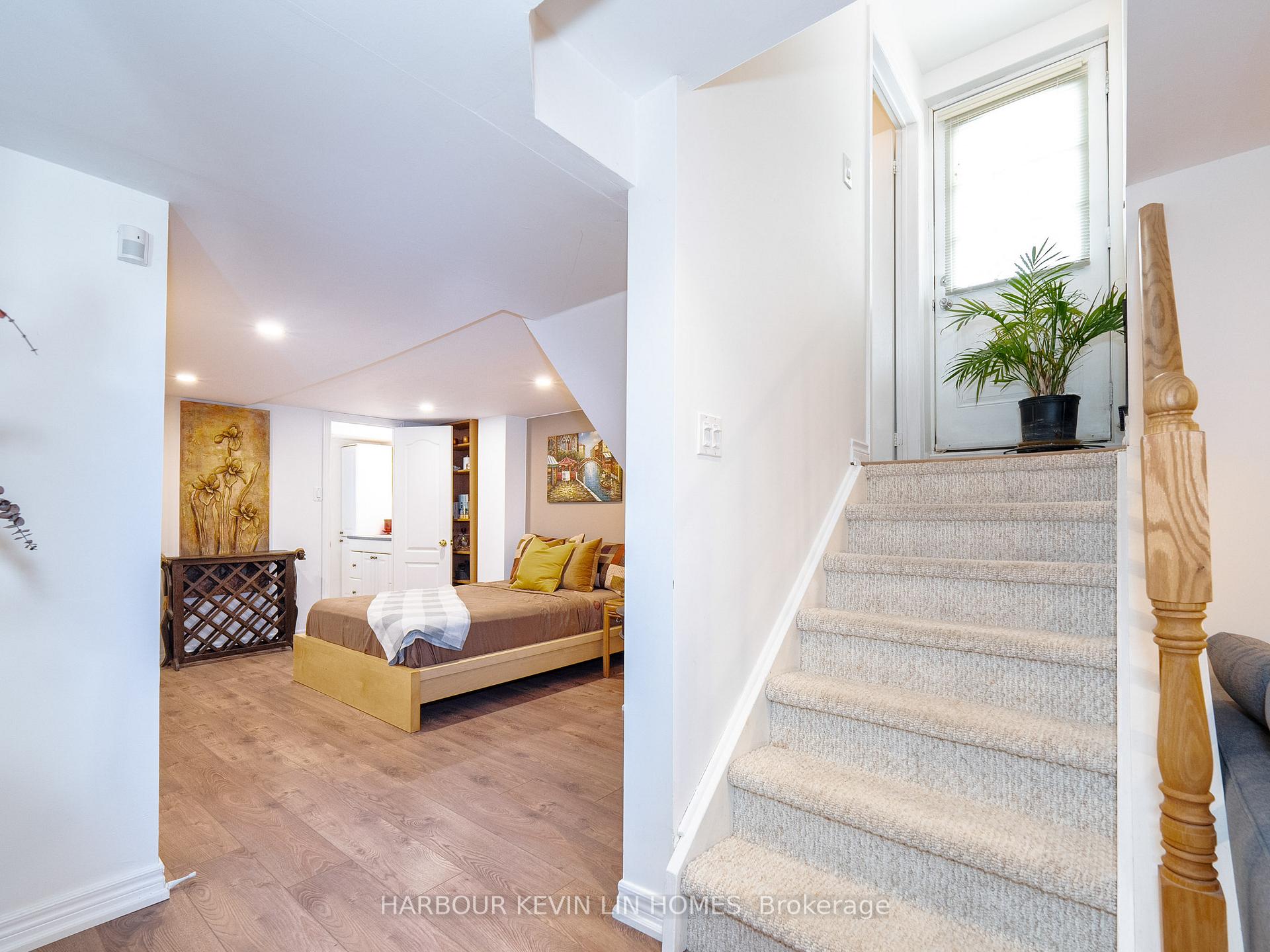 Photo 43 of 59 Waterton Crescent, Richmond Hill, Langstaff — HOMEH