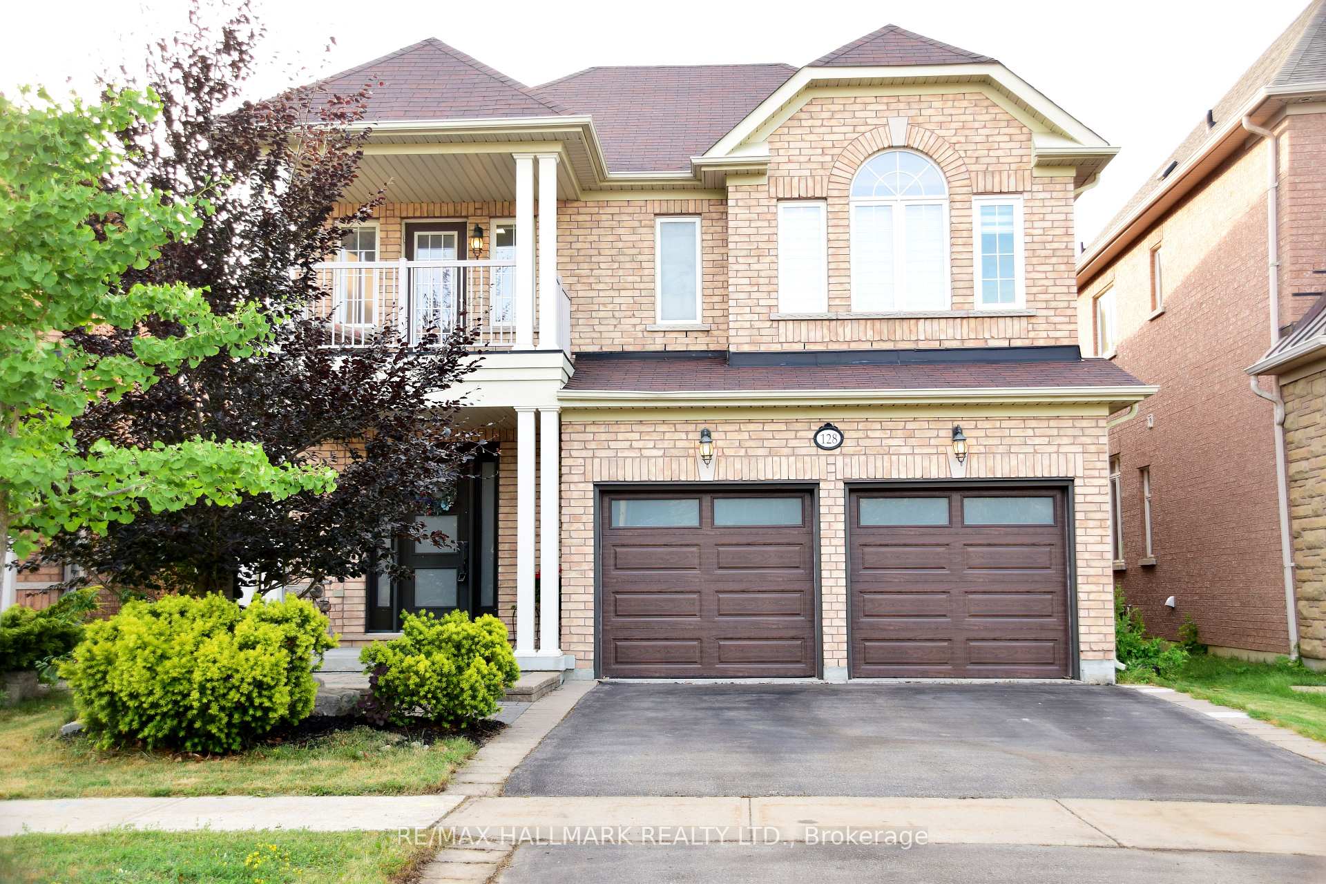 Front of 128 Wolf Creek Crescent
