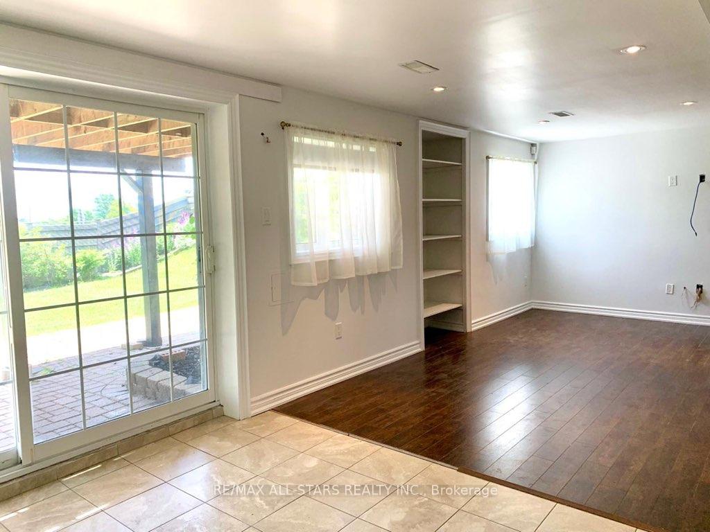 Photo 2 of Unit Bsmt, 21 Hayfield Crescent, Richmond Hill, Jefferson — HOMEH