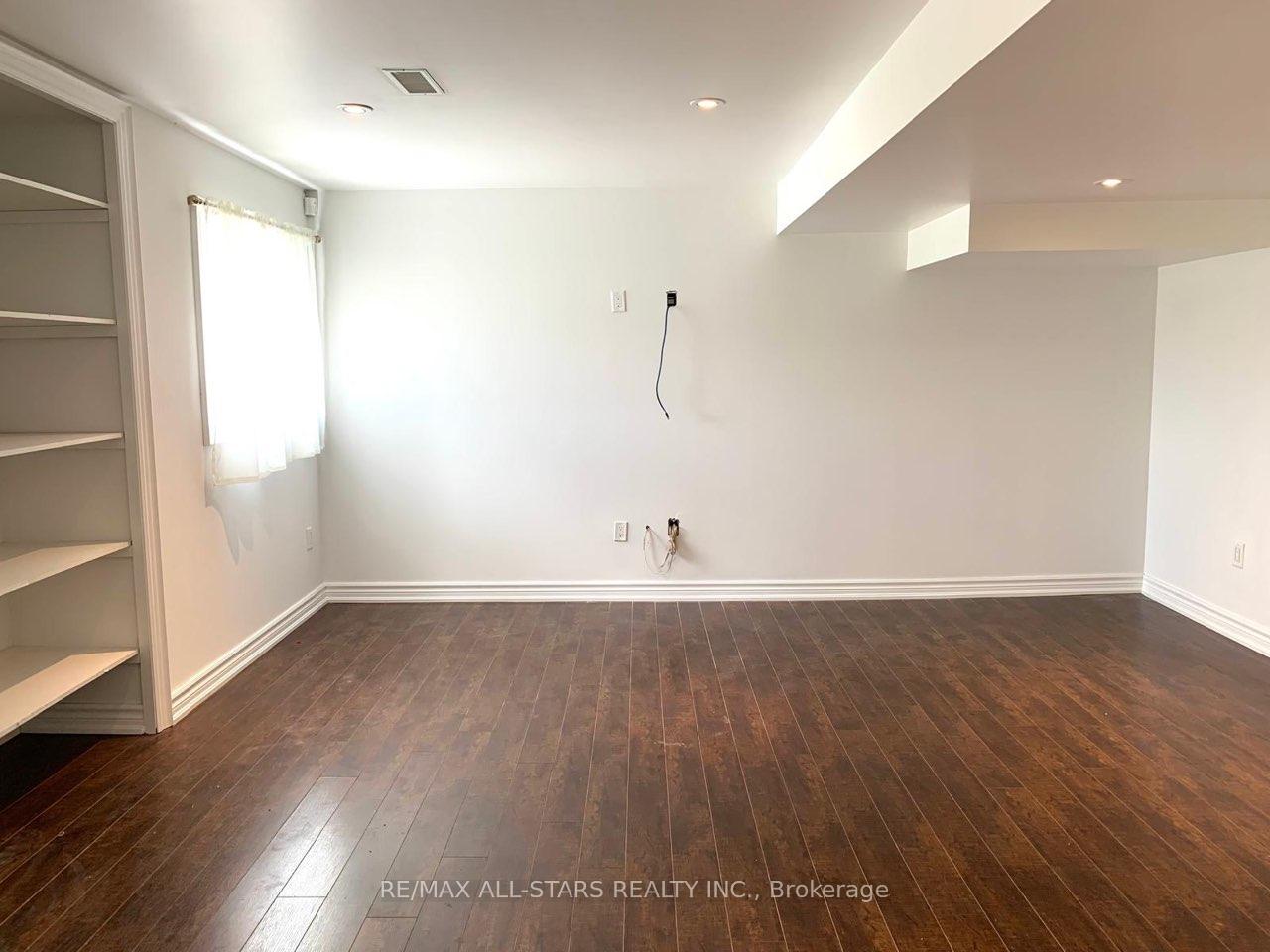 Photo 3 of Unit Bsmt, 21 Hayfield Crescent, Richmond Hill, Jefferson — HOMEH