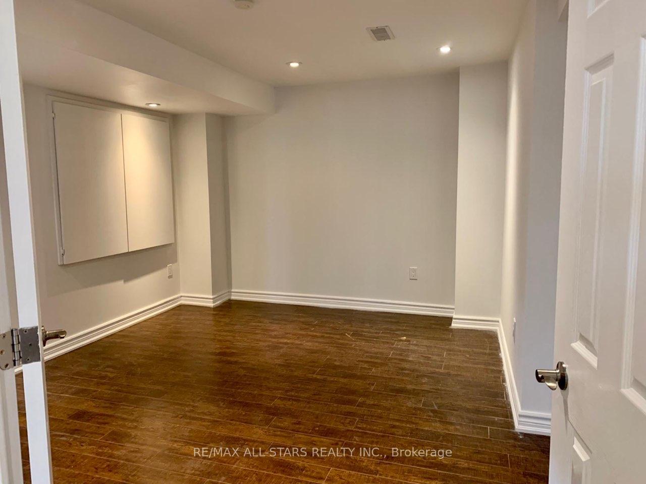 Photo 8 of Unit Bsmt, 21 Hayfield Crescent, Richmond Hill, Jefferson — HOMEH
