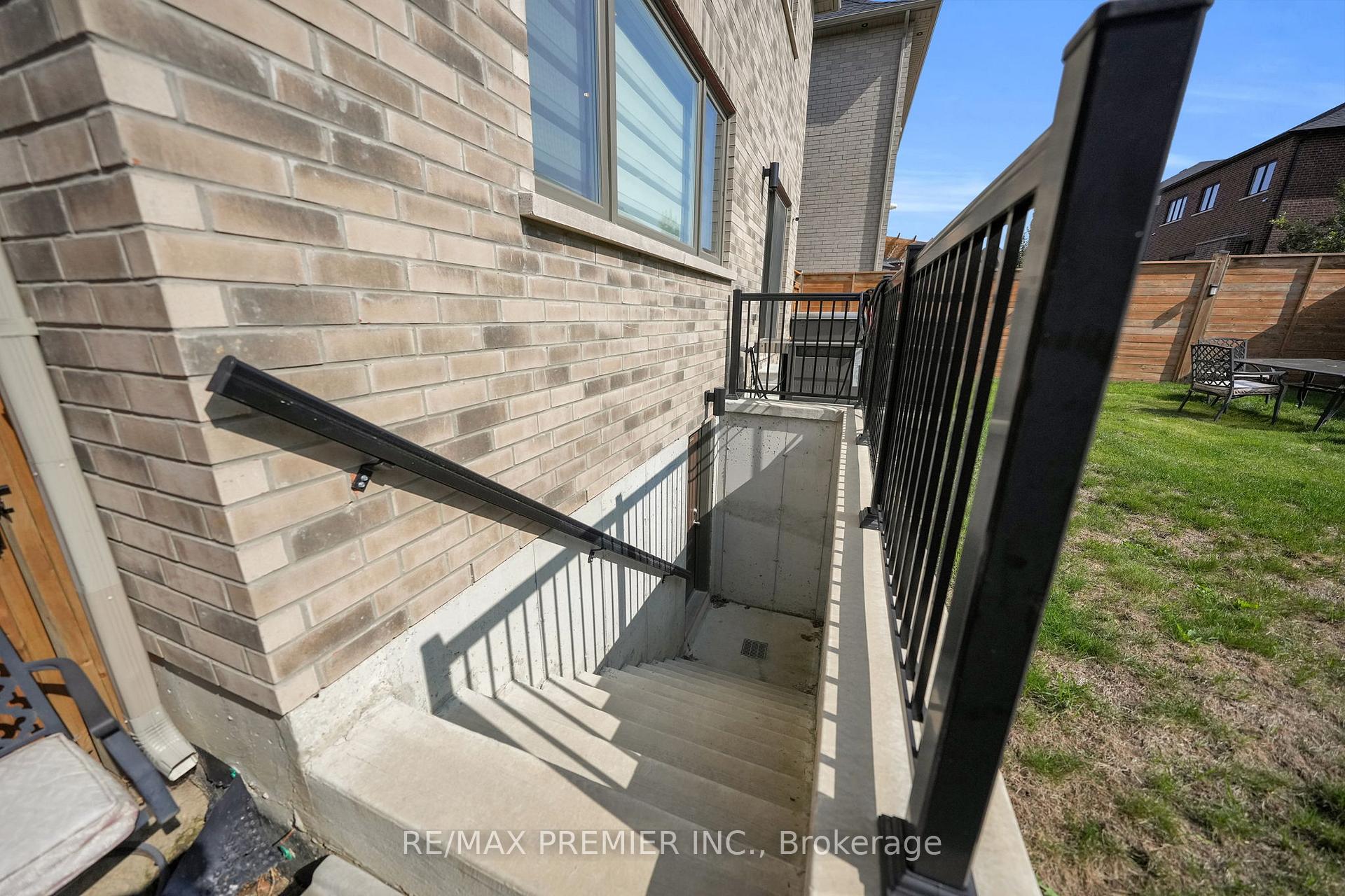 Photo 48 of 143 Cannes Avenue, Vaughan, Vellore Village — HOMEH