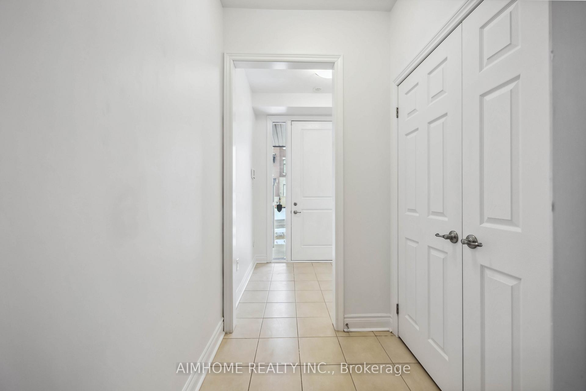 Photo 3 of 46 Carrville Woods Circle, Vaughan, Patterson — HOMEH
