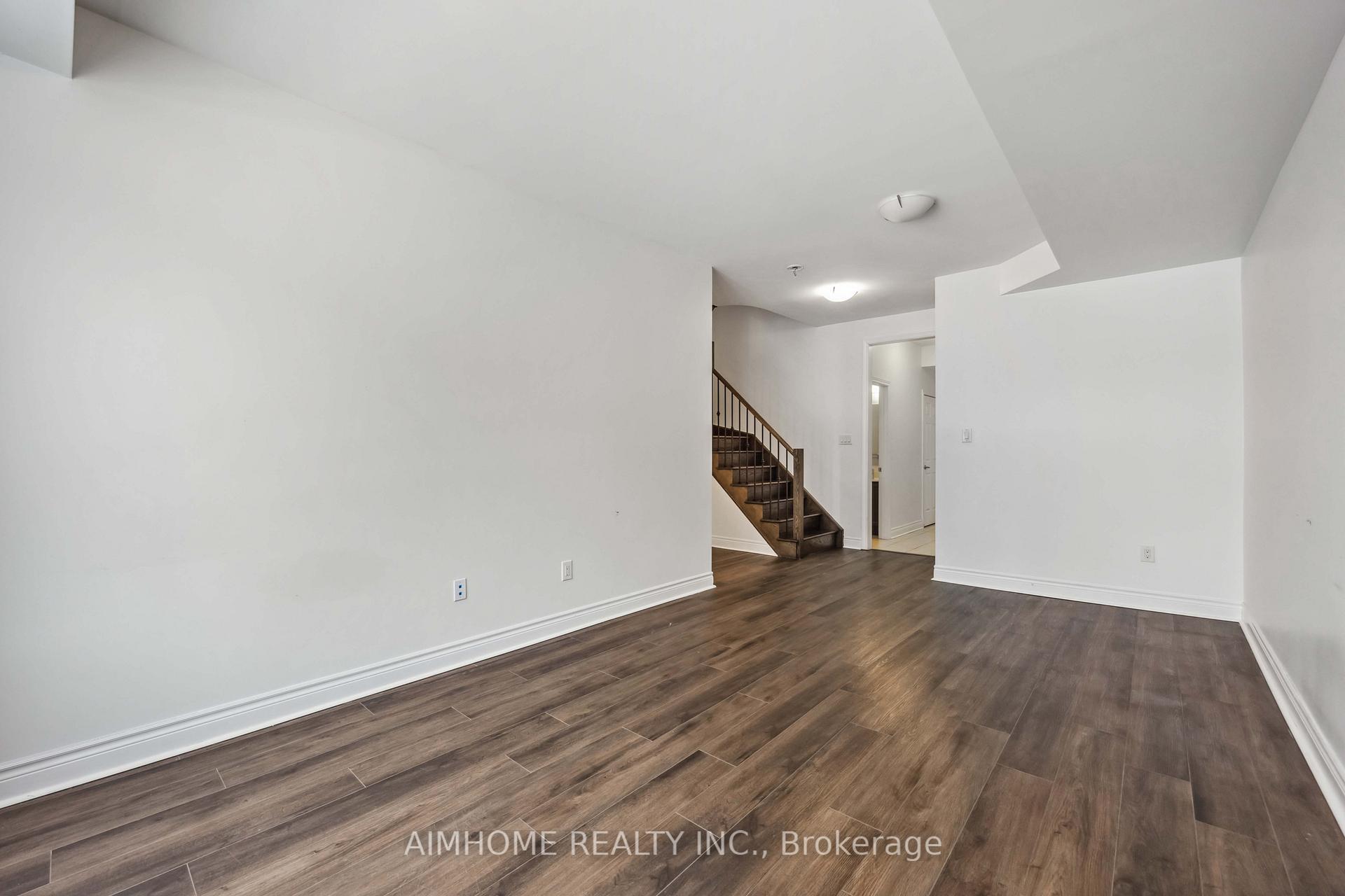 Photo 5 of 46 Carrville Woods Circle, Vaughan, Patterson — HOMEH