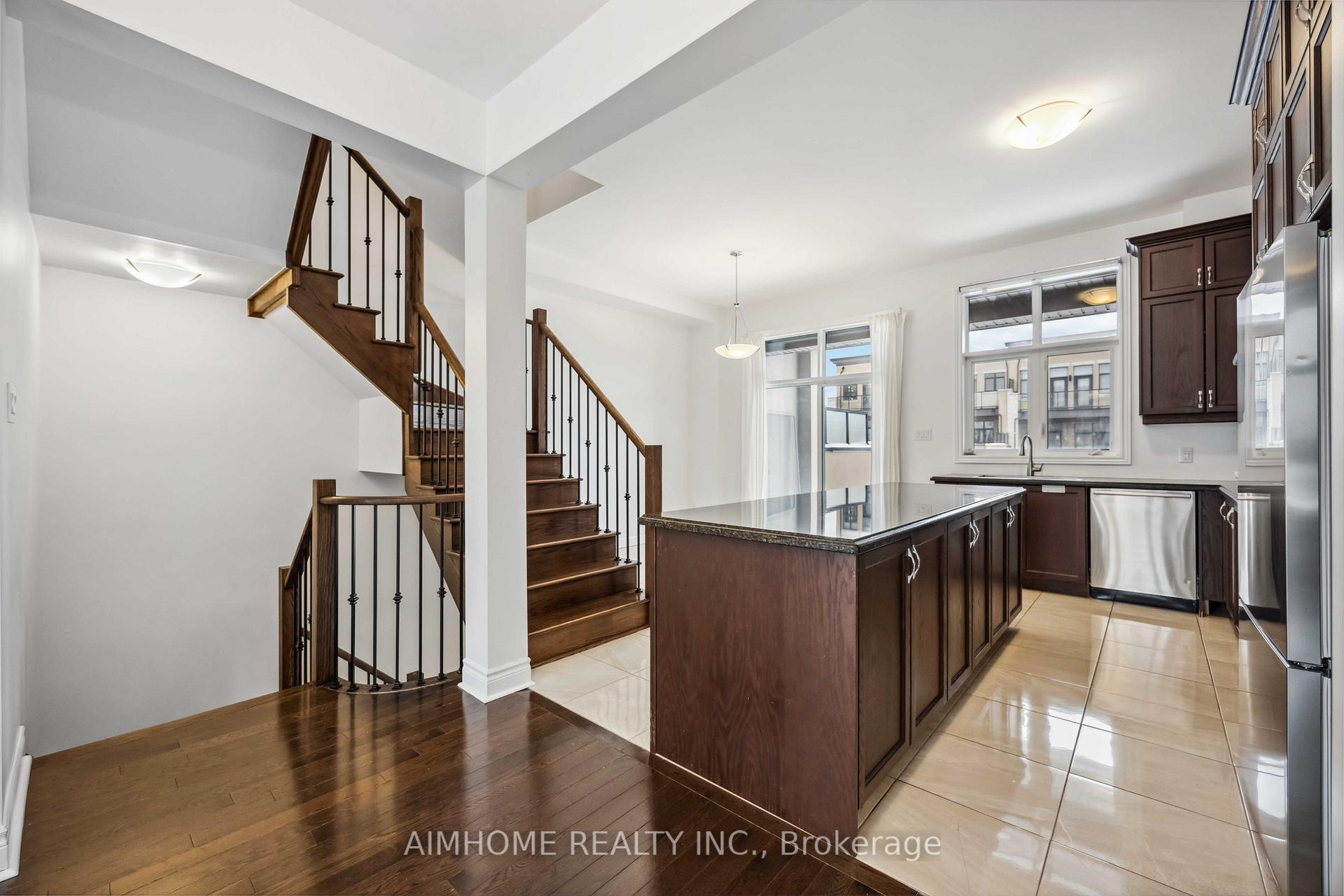 Photo 8 of 46 Carrville Woods Circle, Vaughan, Patterson — HOMEH