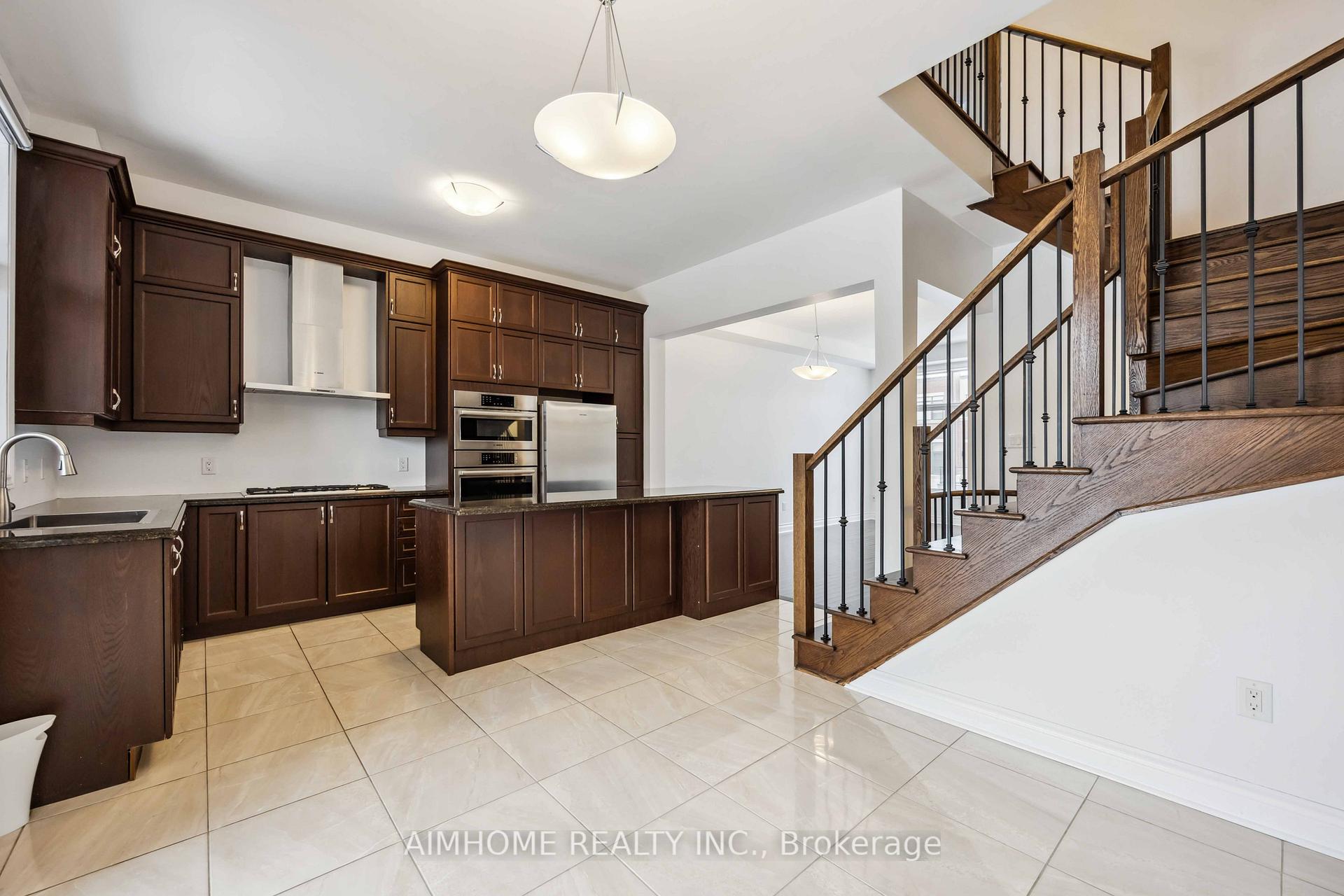 Photo 12 of 46 Carrville Woods Circle, Vaughan, Patterson — HOMEH