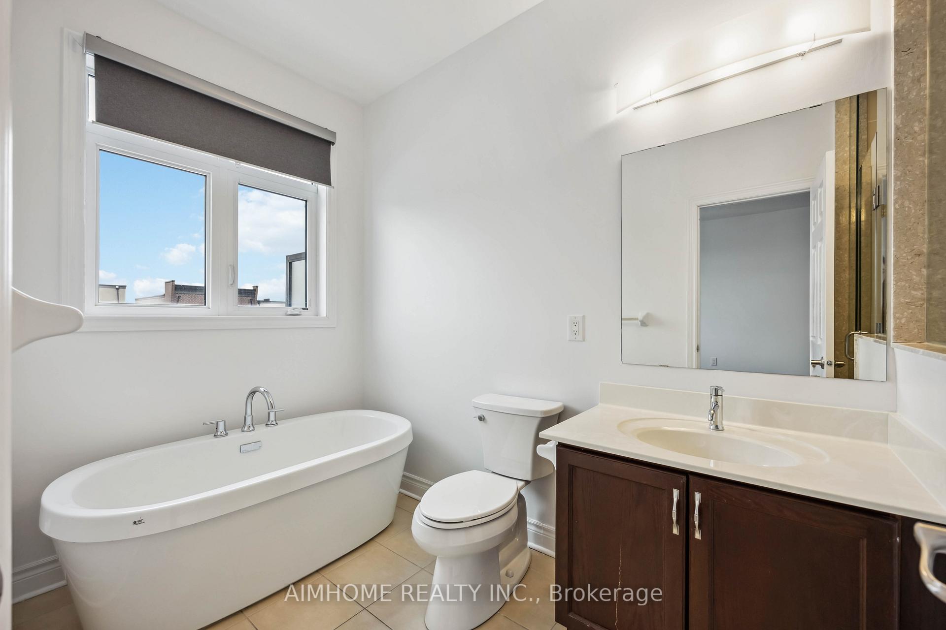 Photo 27 of 46 Carrville Woods Circle, Vaughan, Patterson — HOMEH