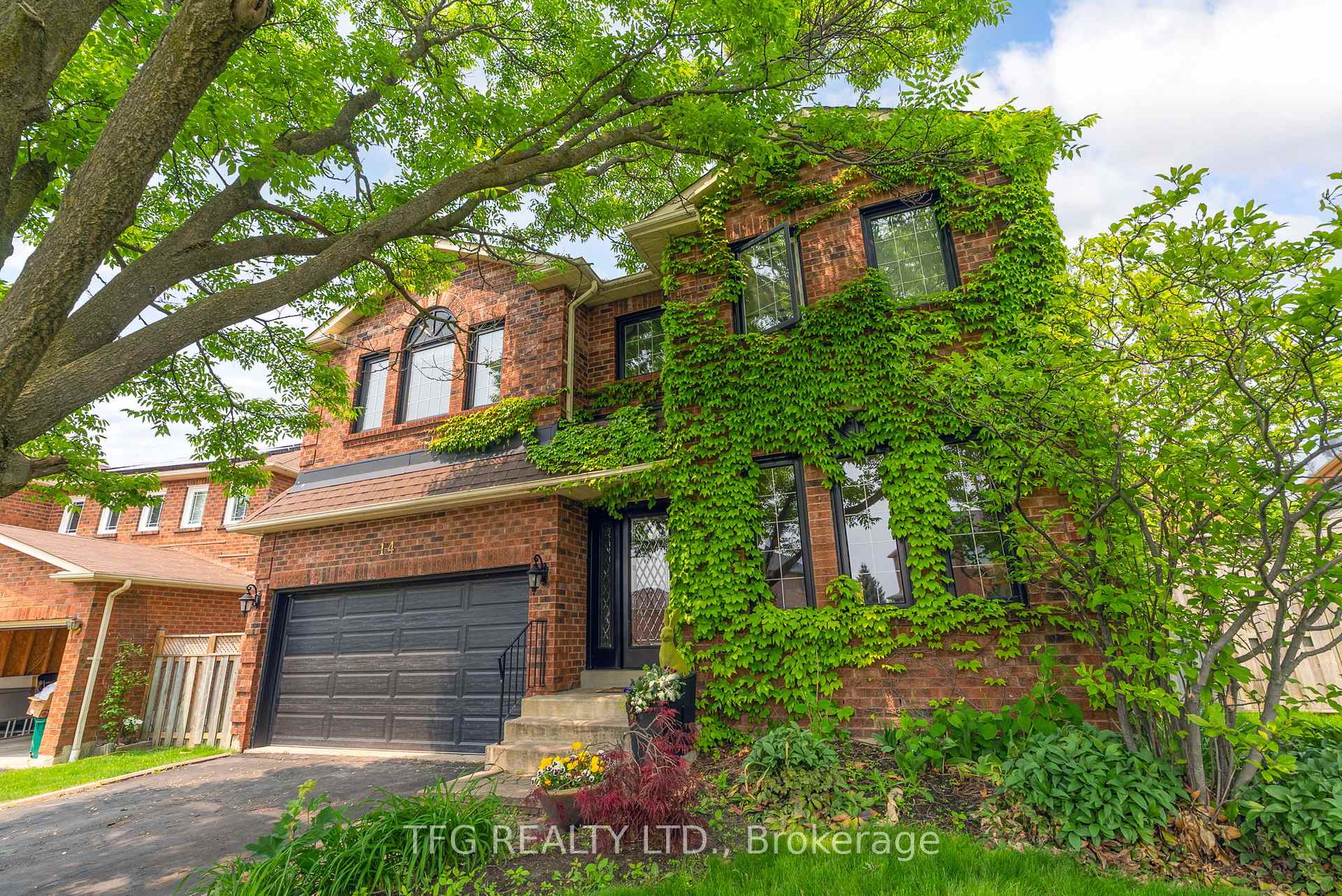 Photo 3 of 14 Lismer Drive, Whitby, Pringle Creek — HOMEH