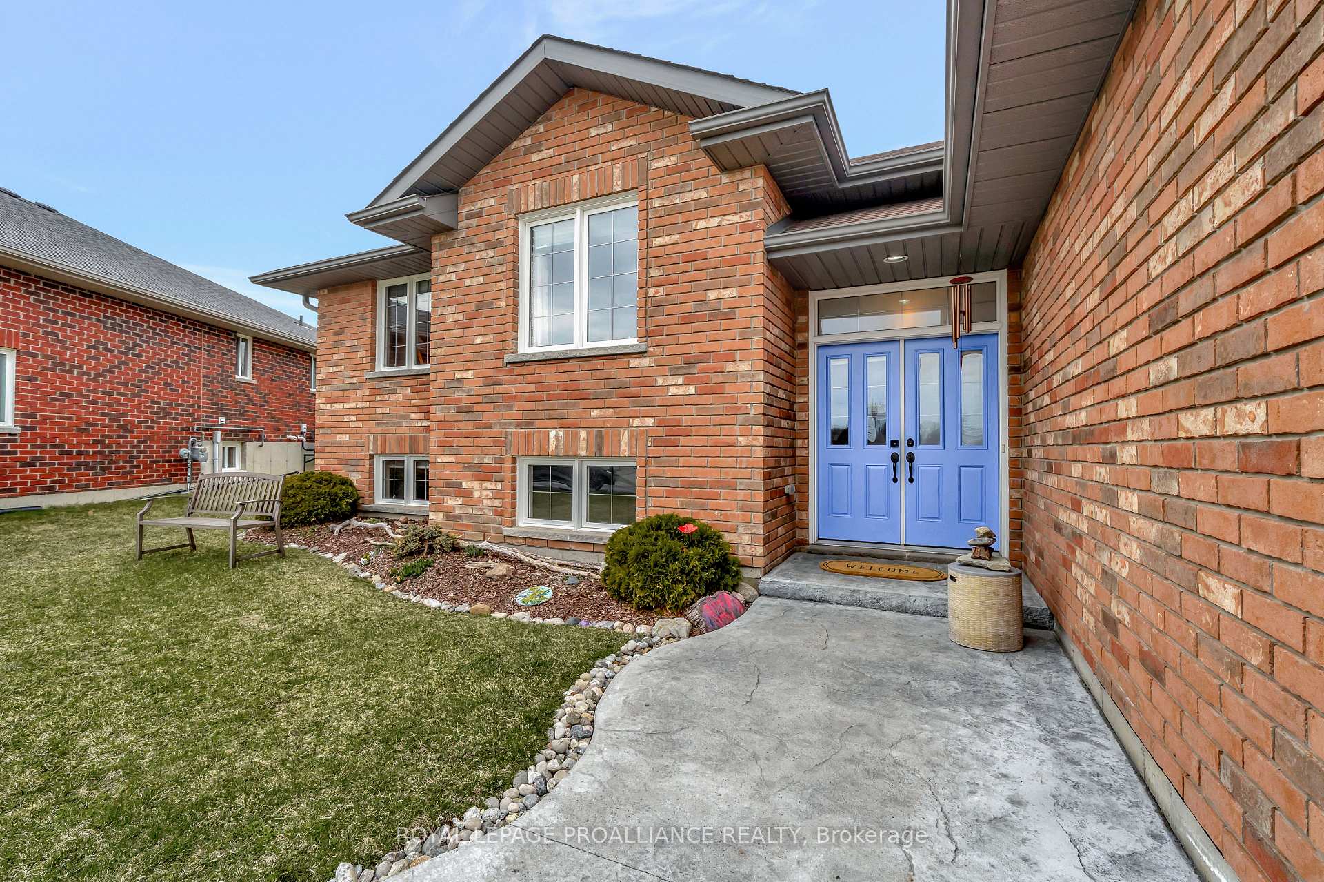 Front of 19 Freedom Crescent