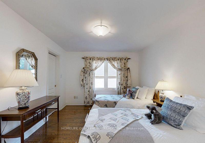 Photo 11 of 36 Hillholm Boulevard, Richmond Hill, Bayview Hill — HOMEH
