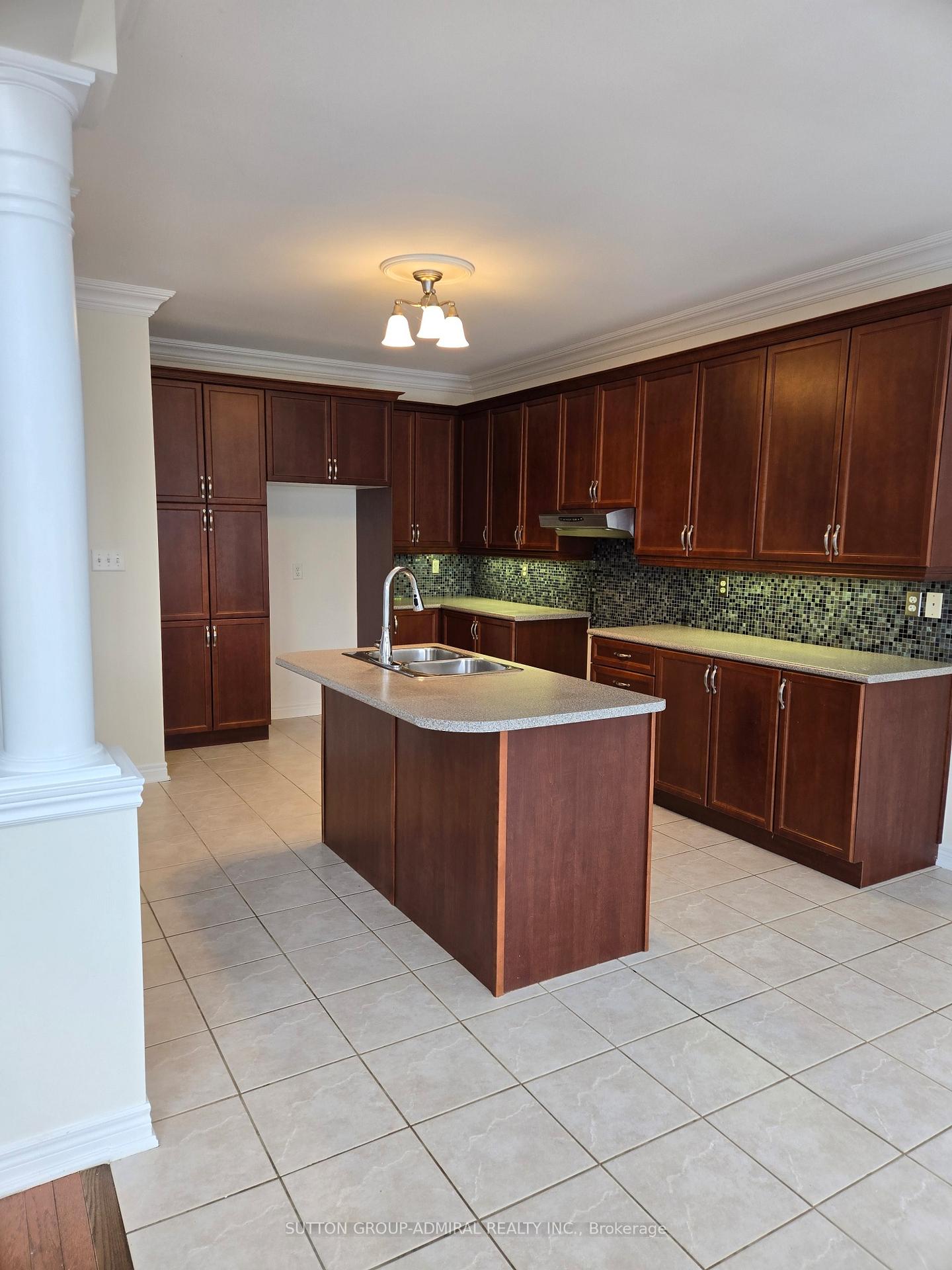 Photo 5 of 36 Selleck Drive, Richmond Hill, Oak Ridges — HOMEH