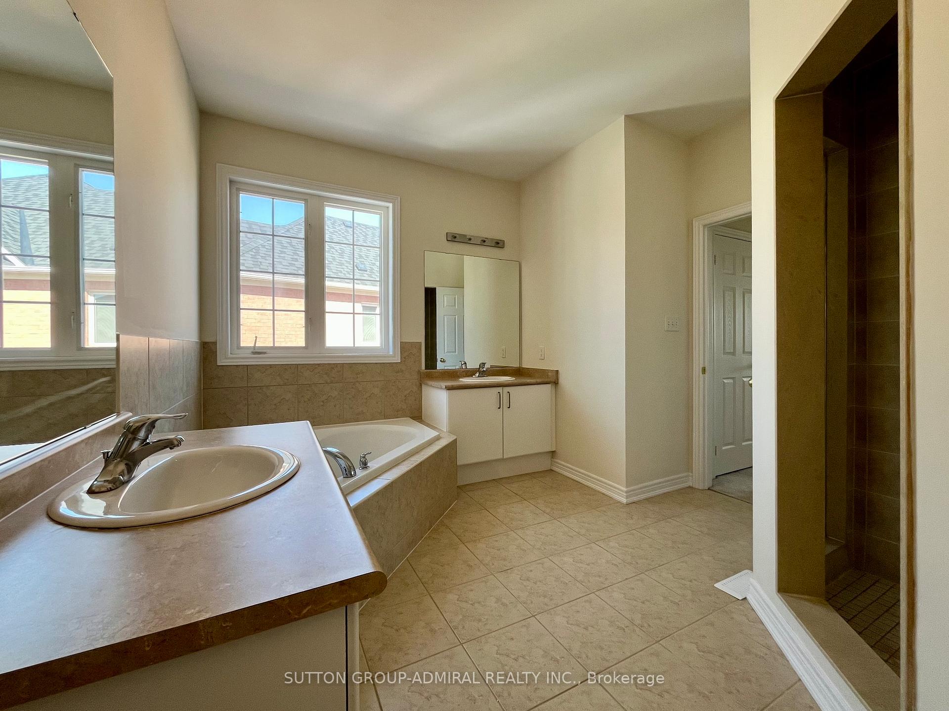 Photo 11 of 36 Selleck Drive, Richmond Hill, Oak Ridges — HOMEH