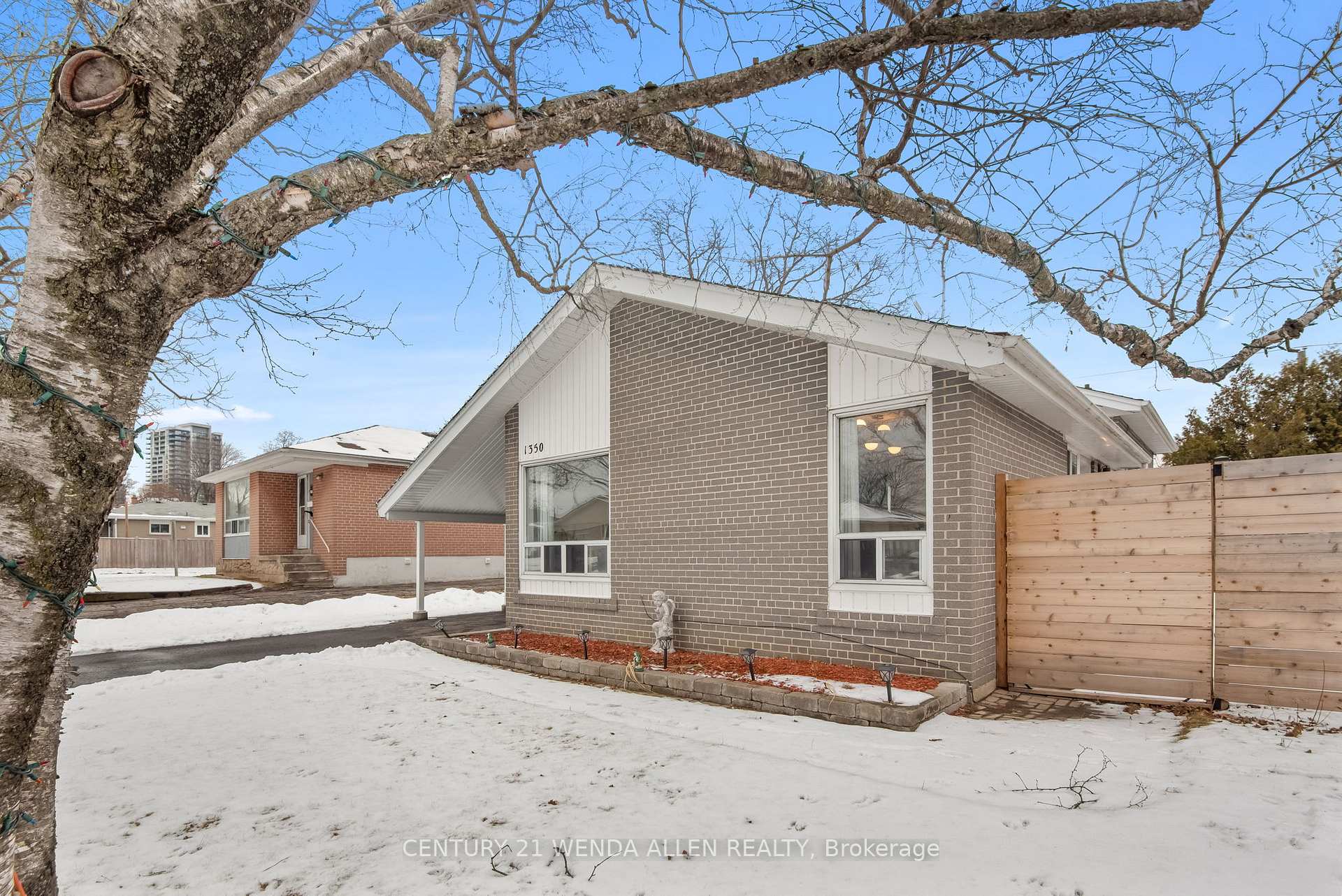 Photo 2 of 1350 Tatra Drive, Pickering, Bay Ridges — HOMEH