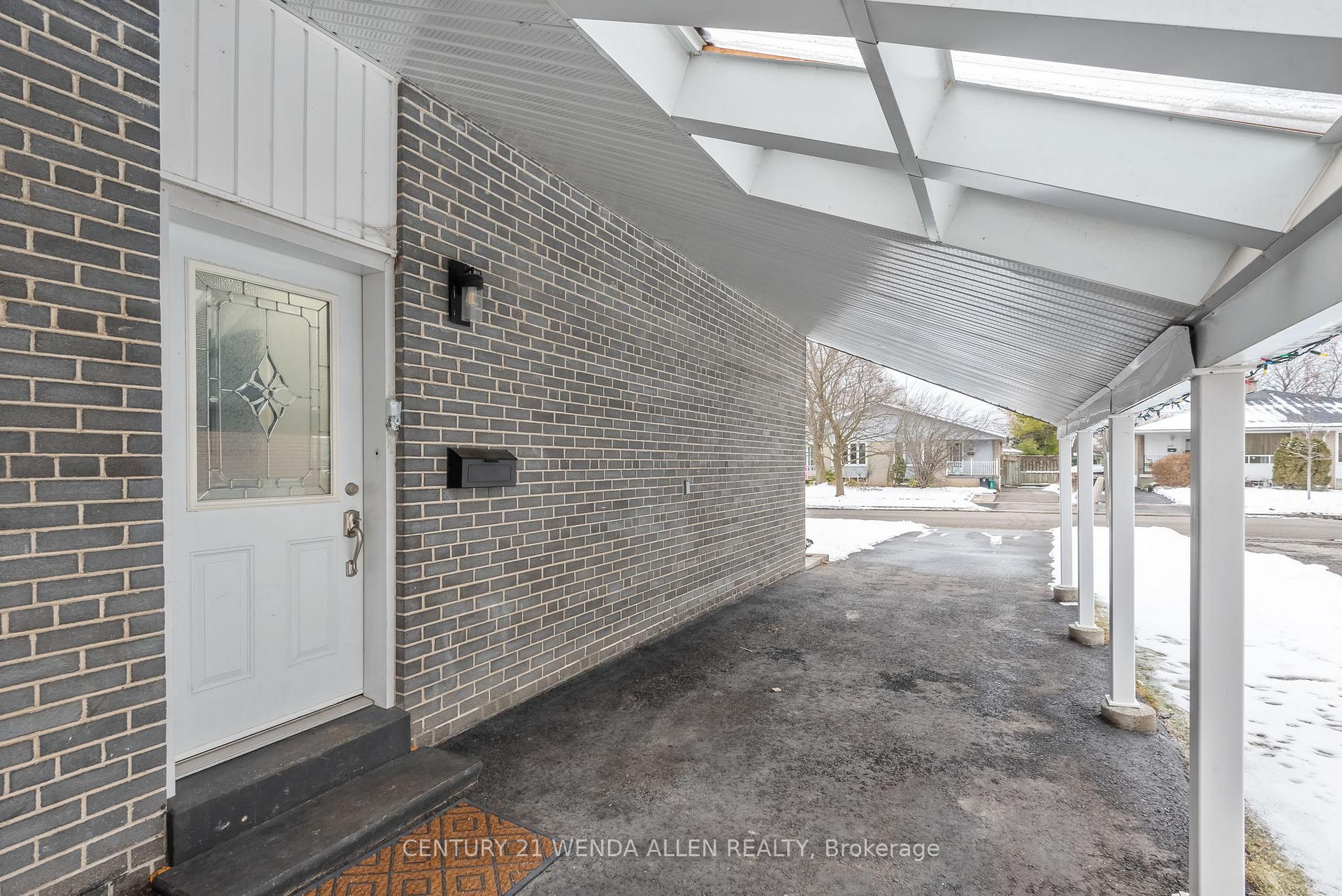 Photo 4 of 1350 Tatra Drive, Pickering, Bay Ridges — HOMEH
