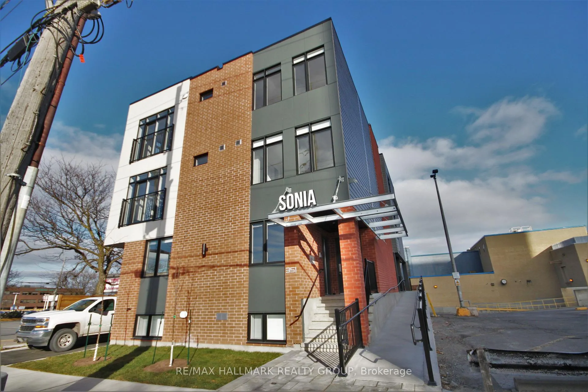 Photo 1 of Unit 202, 351 Croydon Avenue, Ottawa, Lincoln Heights — HOMEH