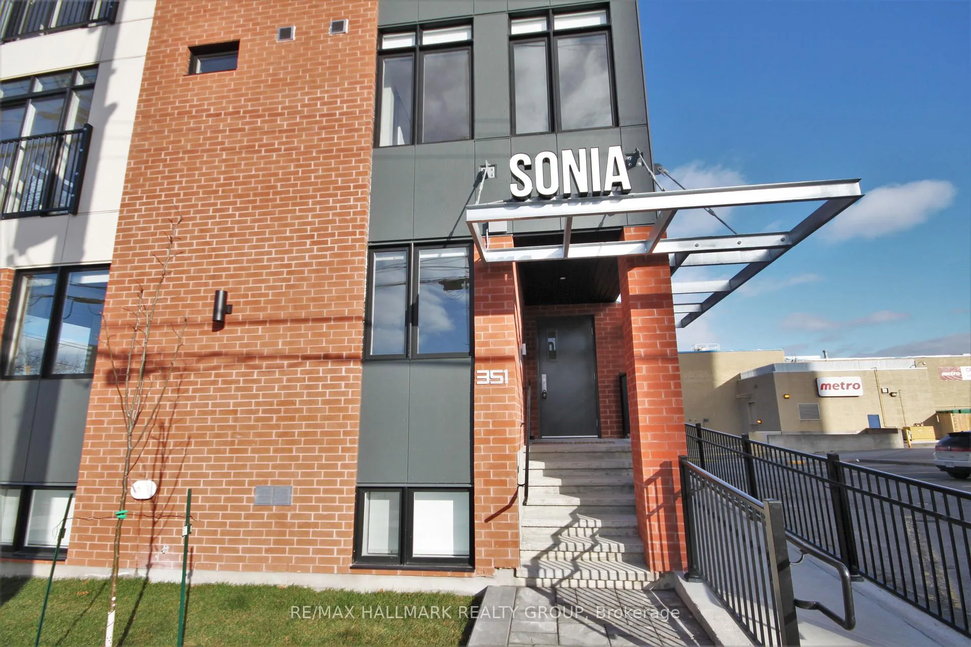 Photo 2 of Unit 202, 351 Croydon Avenue, Ottawa, Lincoln Heights — HOMEH