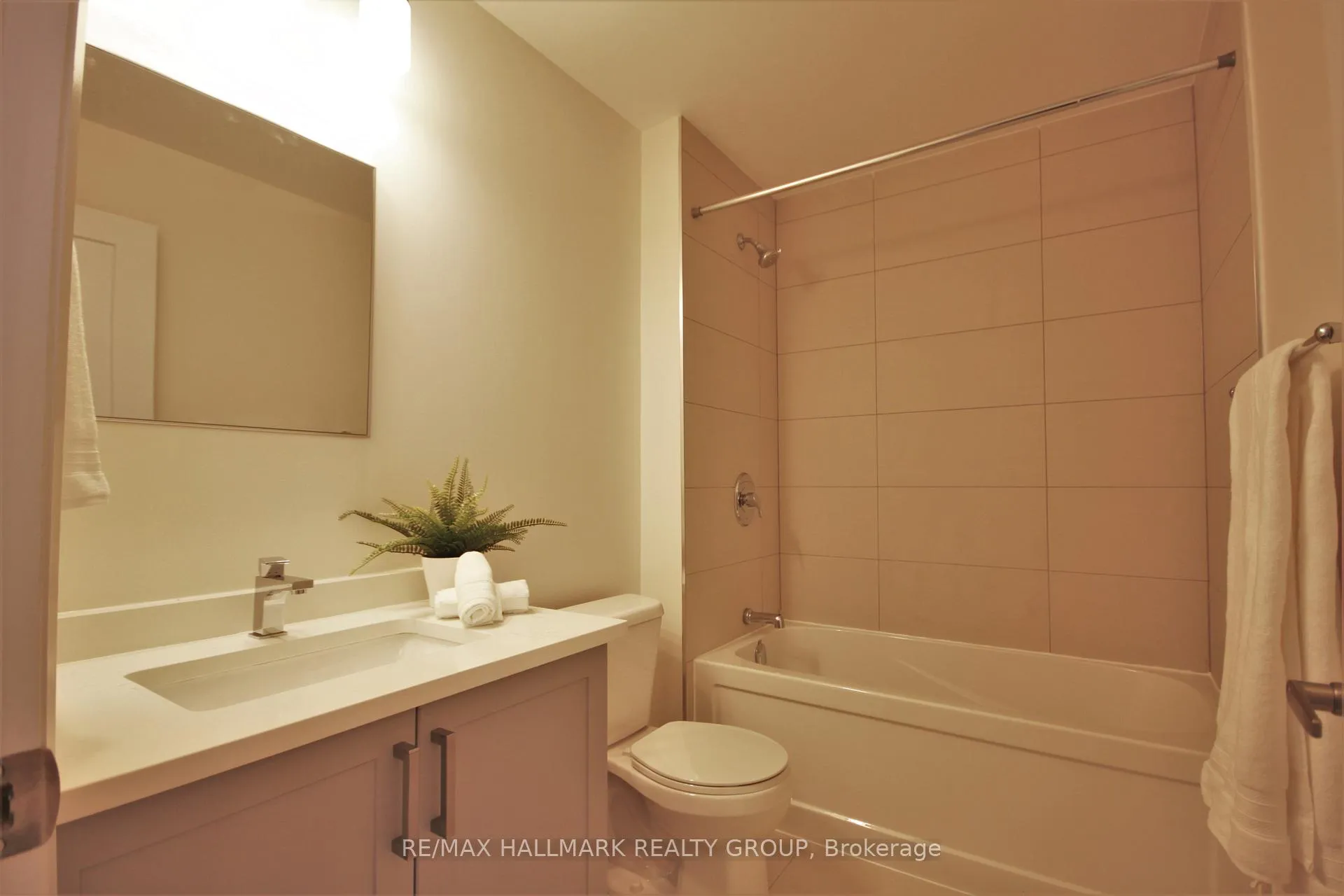 Photo 6 of Unit 202, 351 Croydon Avenue, Ottawa, Lincoln Heights — HOMEH
