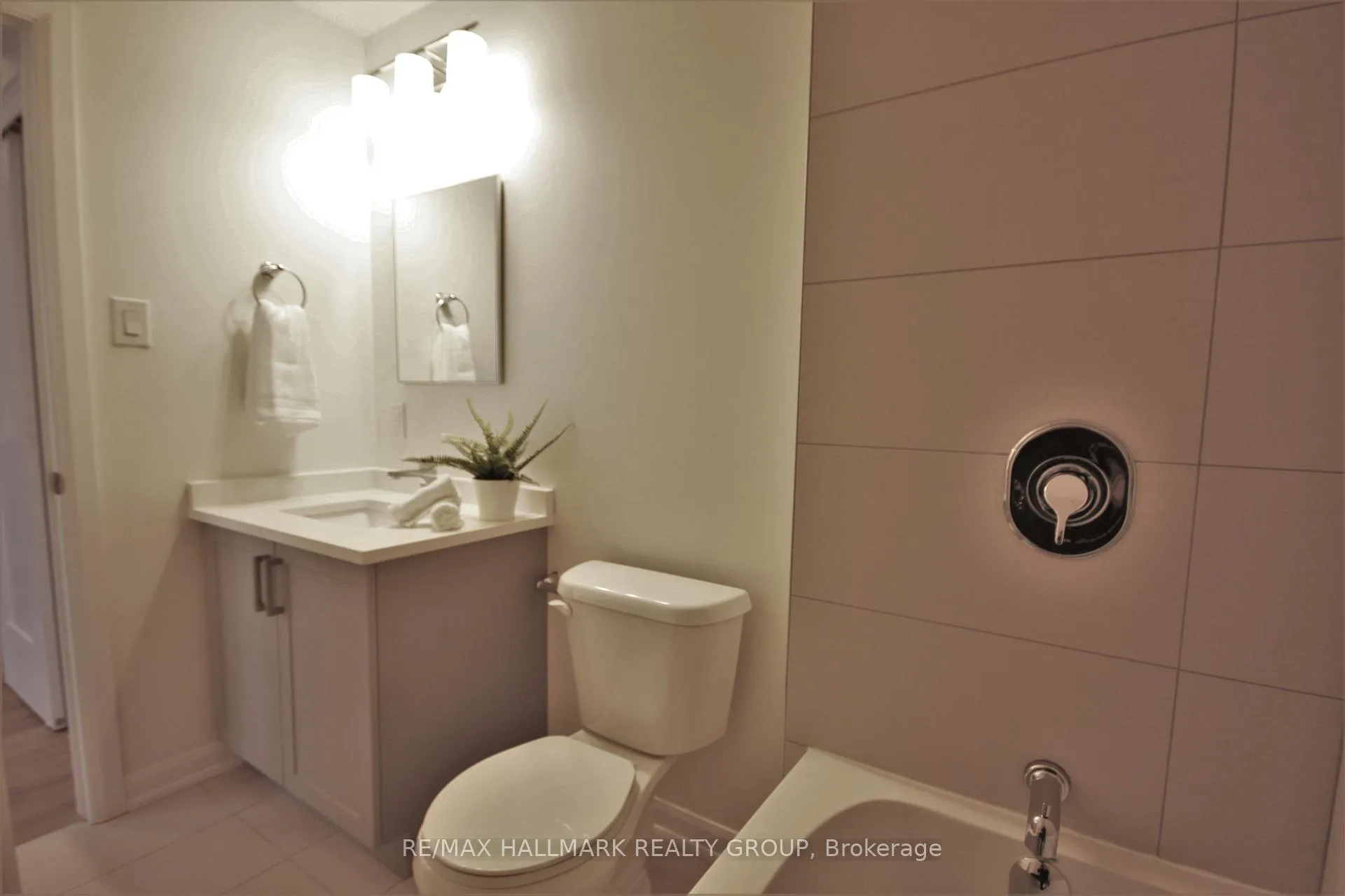 Photo 7 of Unit 202, 351 Croydon Avenue, Ottawa, Lincoln Heights — HOMEH
