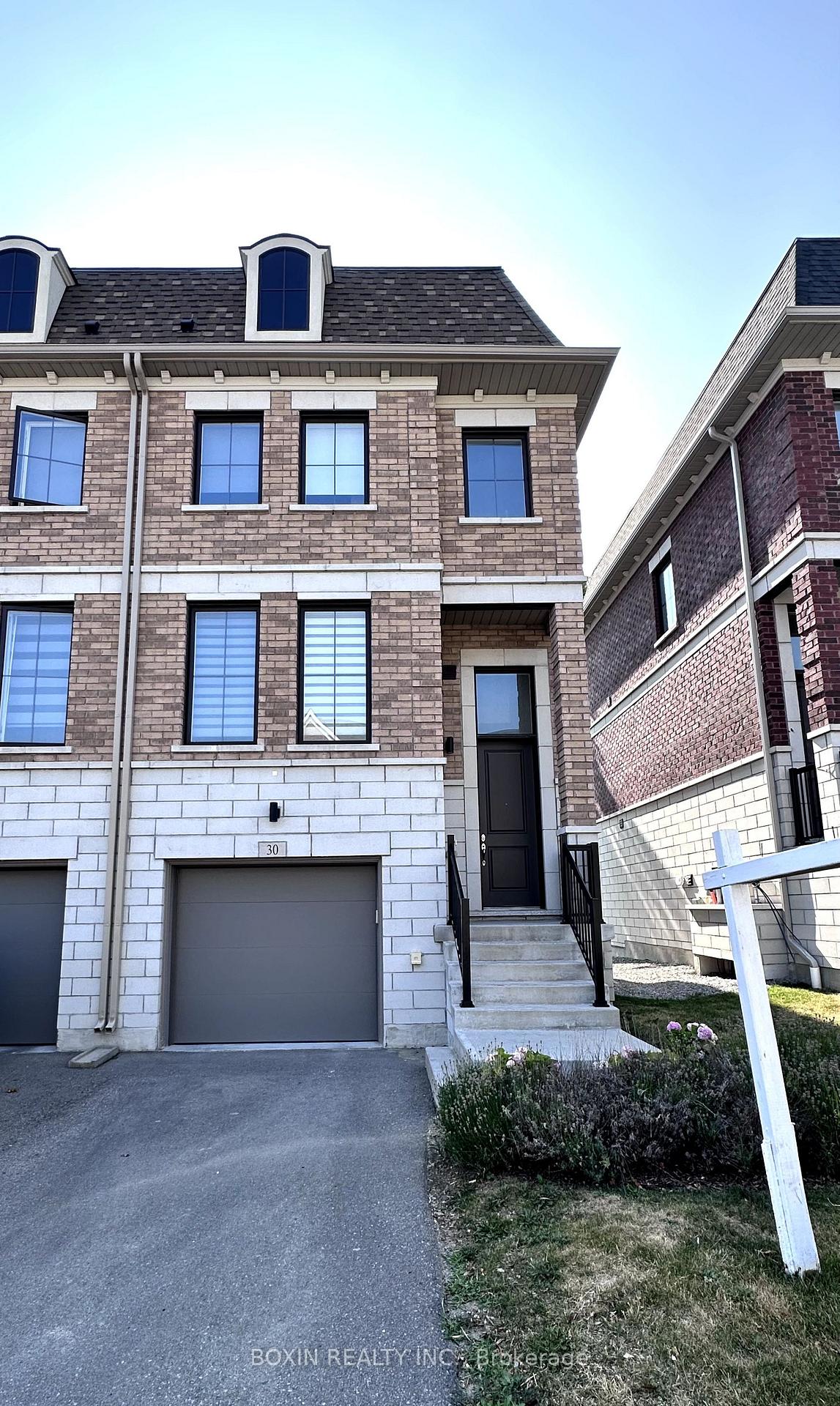 Photo 1 of Unit 34, 30 Seacoasts Circle, Vaughan, Maple — HOMEH