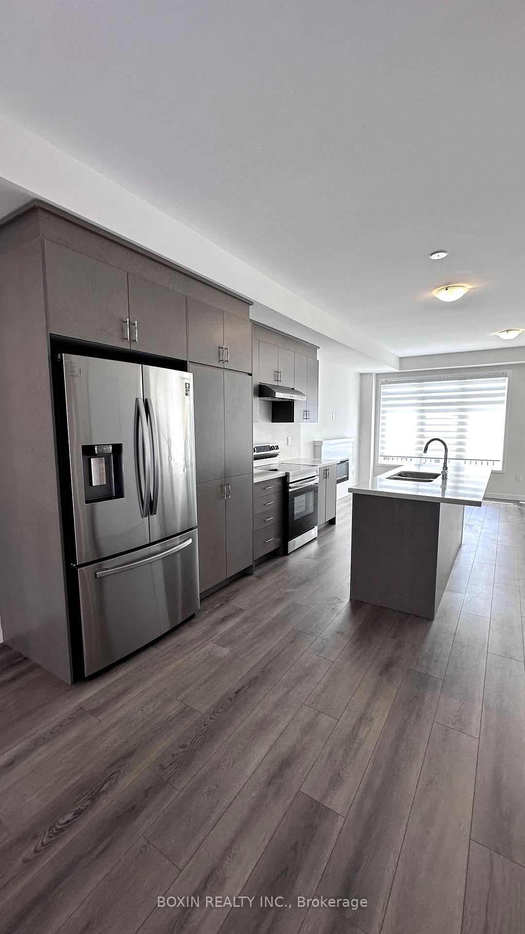 Photo 2 of Unit 34, 30 Seacoasts Circle, Vaughan, Maple — HOMEH