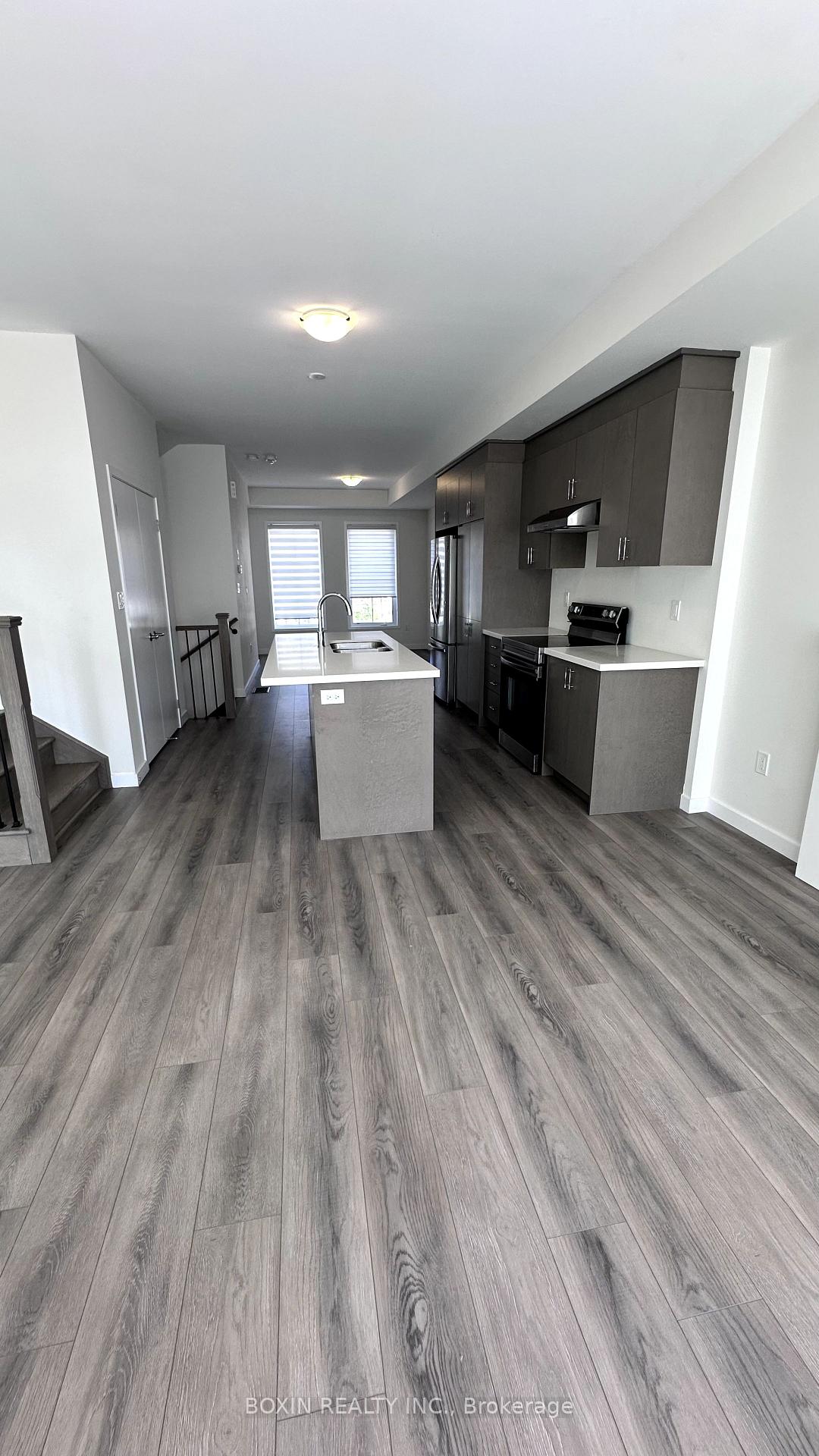 Photo 3 of Unit 34, 30 Seacoasts Circle, Vaughan, Maple — HOMEH