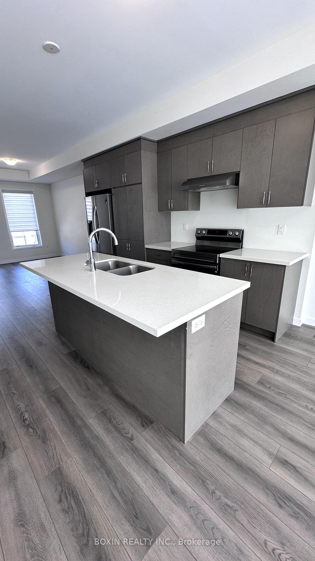 Photo 6 of Unit 34, 30 Seacoasts Circle, Vaughan, Maple — HOMEH