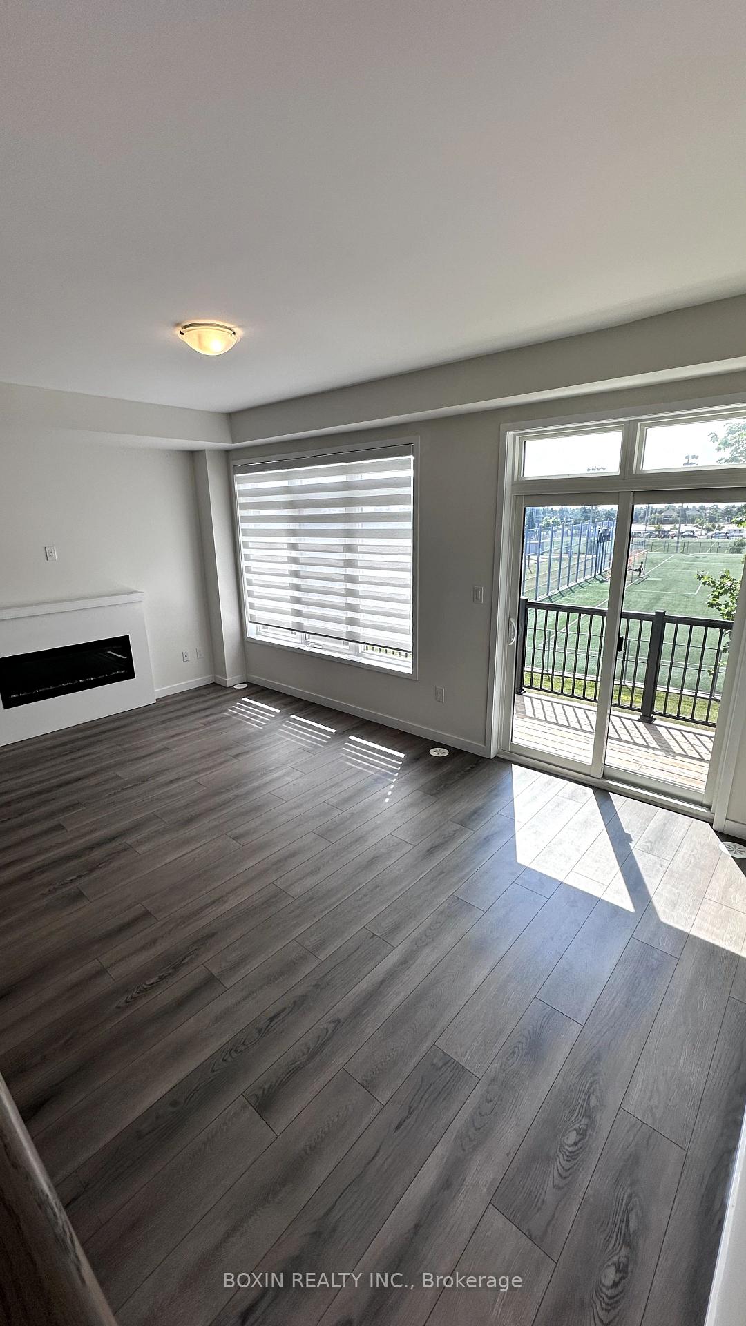 Photo 7 of Unit 34, 30 Seacoasts Circle, Vaughan, Maple — HOMEH