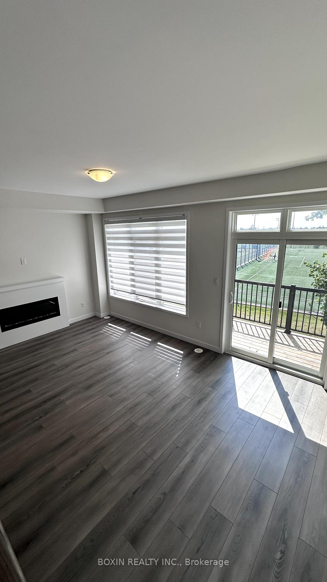 Photo 8 of Unit 34, 30 Seacoasts Circle, Vaughan, Maple — HOMEH