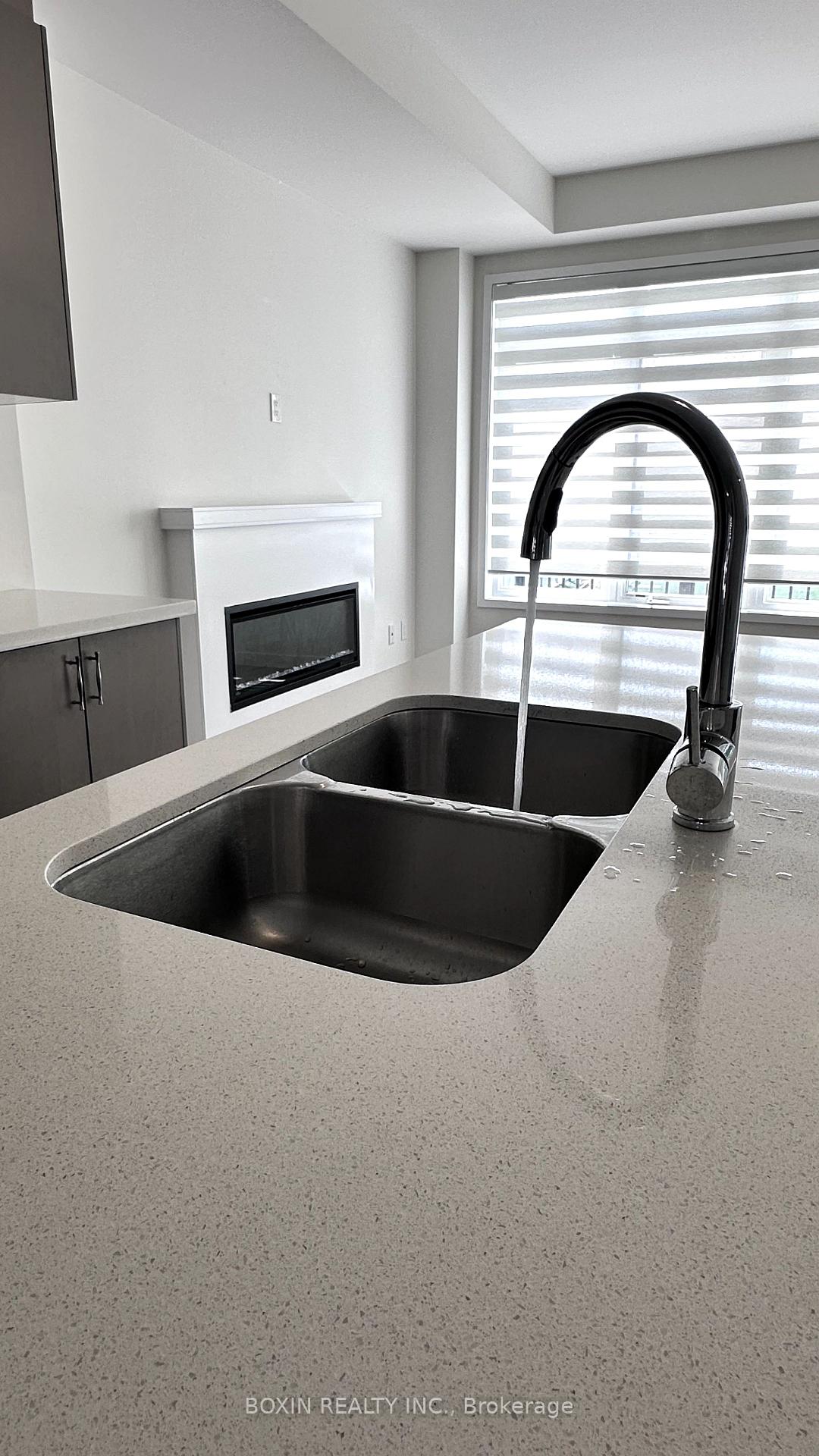 Photo 9 of Unit 34, 30 Seacoasts Circle, Vaughan, Maple — HOMEH