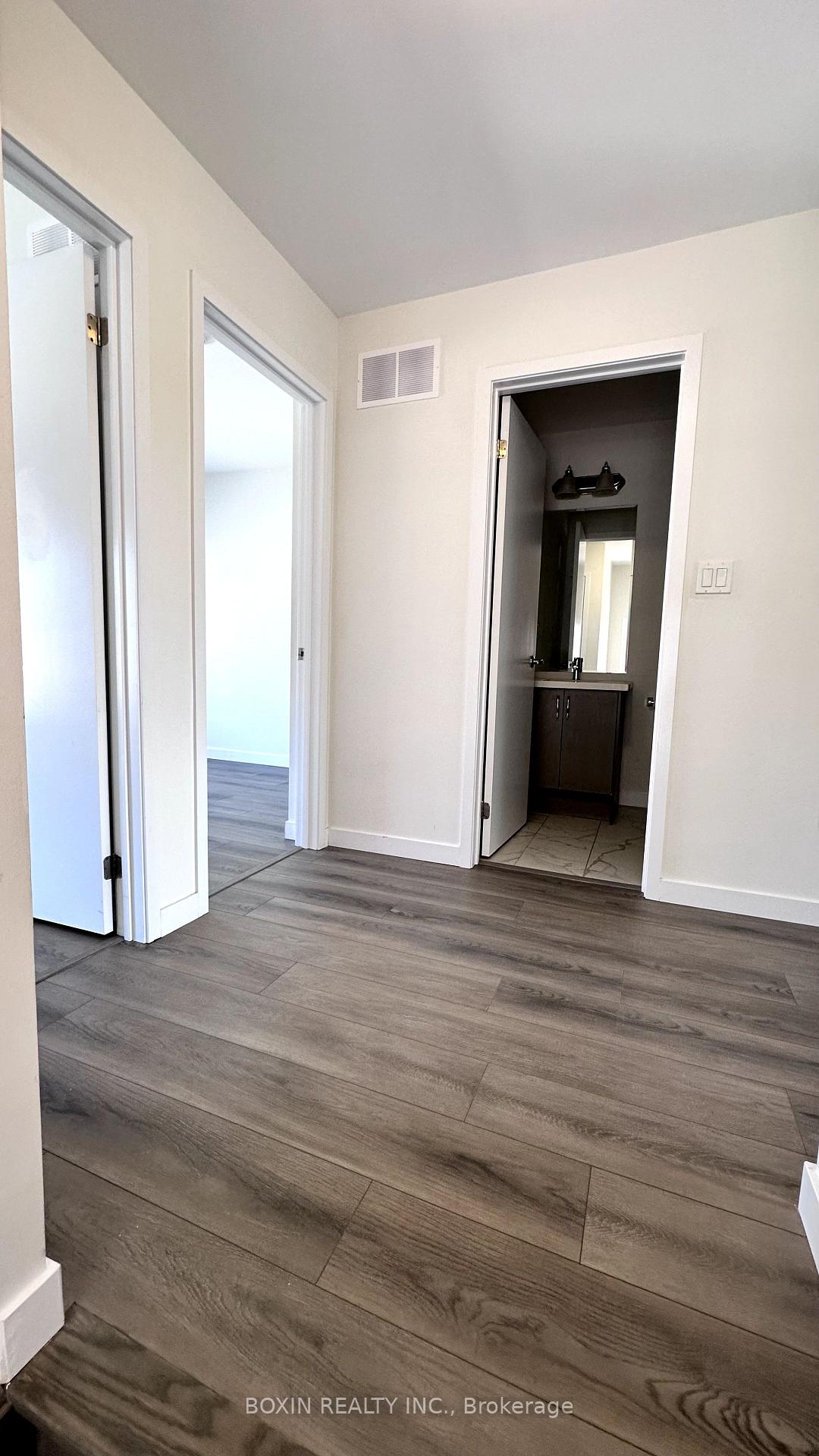 Photo 15 of Unit 34, 30 Seacoasts Circle, Vaughan, Maple — HOMEH