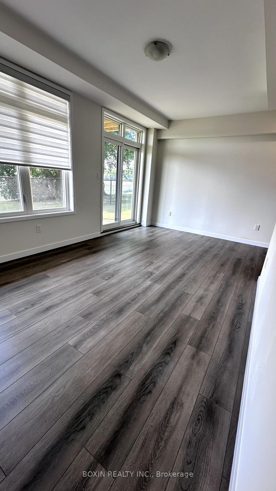 Photo 32 of Unit 34, 30 Seacoasts Circle, Vaughan, Maple — HOMEH