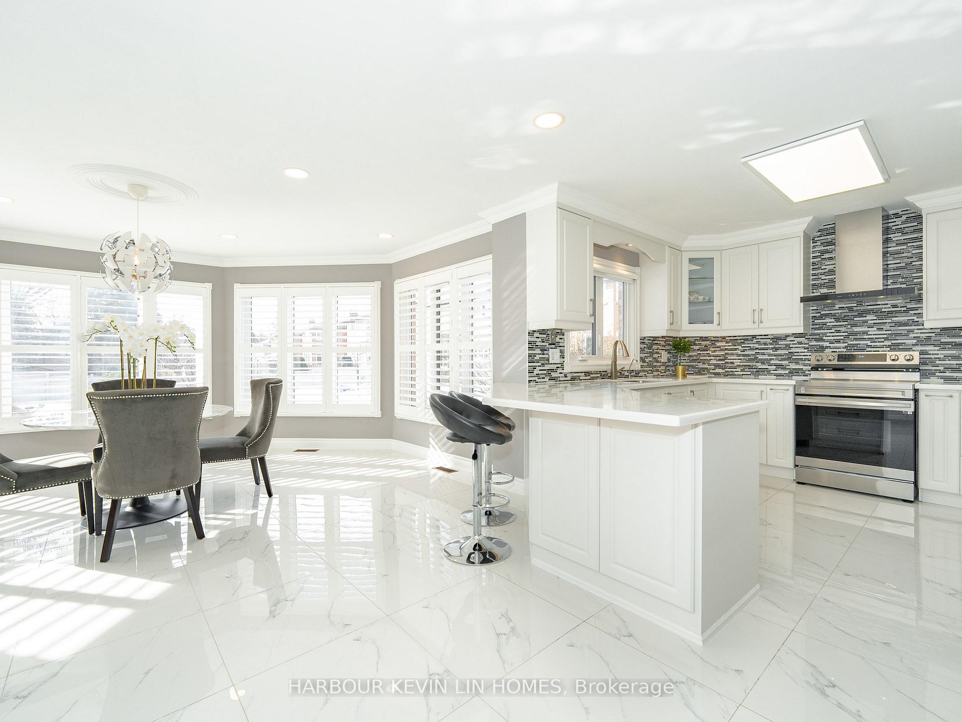 Photo 14 of 131 Spruce Avenue, Richmond Hill, South Richvale — HOMEH