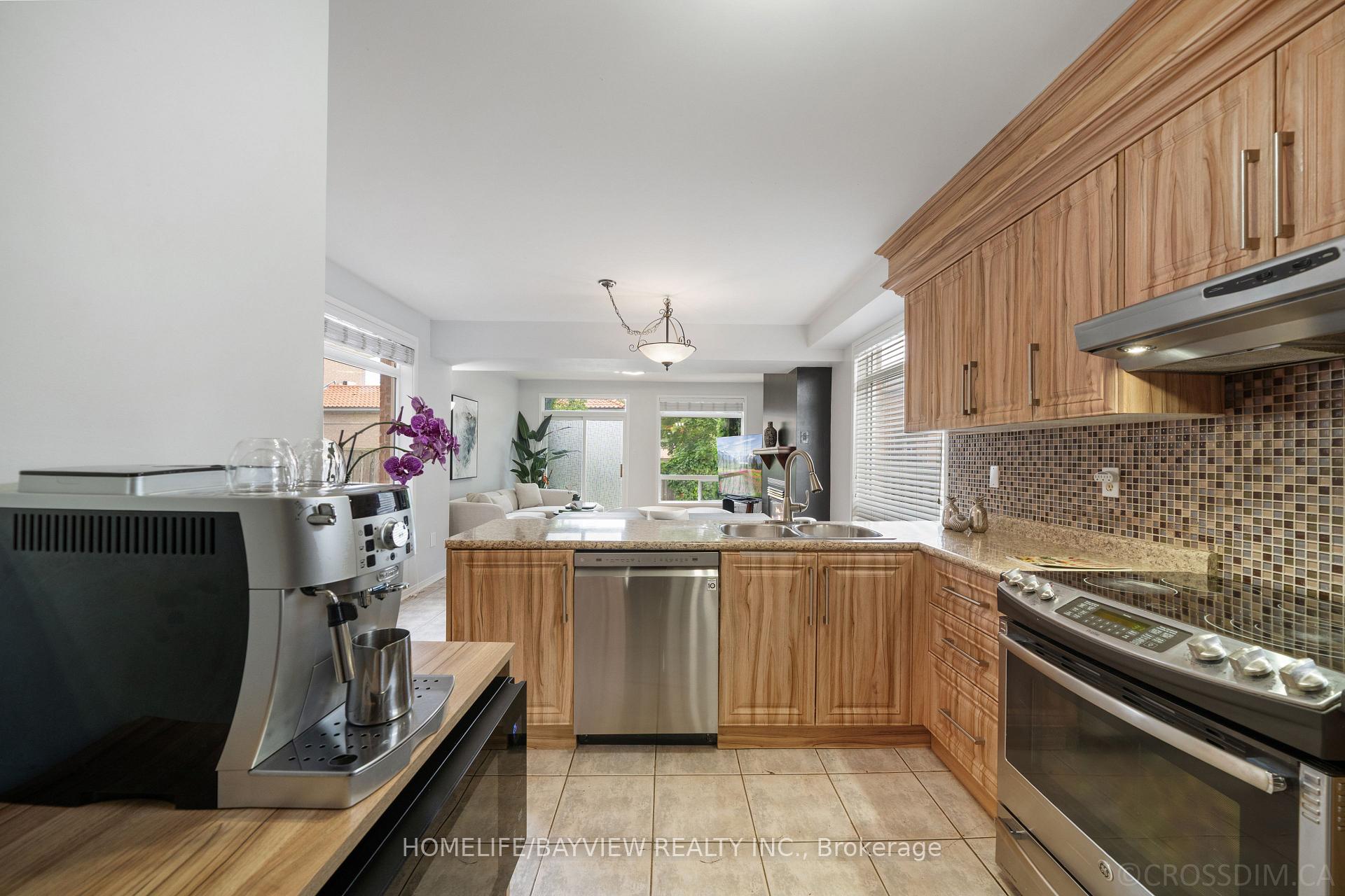 Photo 9 of 80 Haymer Drive, Vaughan, Maple — HOMEH