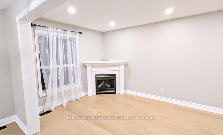 Photo 3 of Unit Main, 288 Drummond Drive, Vaughan, Maple — HOMEH