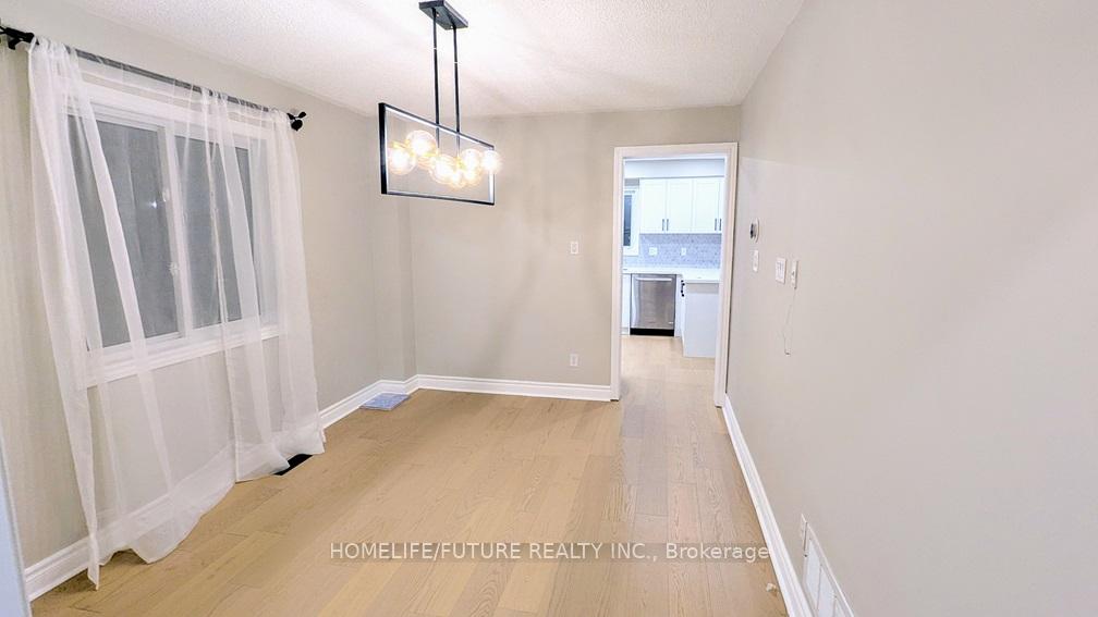 Photo 4 of Unit Main, 288 Drummond Drive, Vaughan, Maple — HOMEH