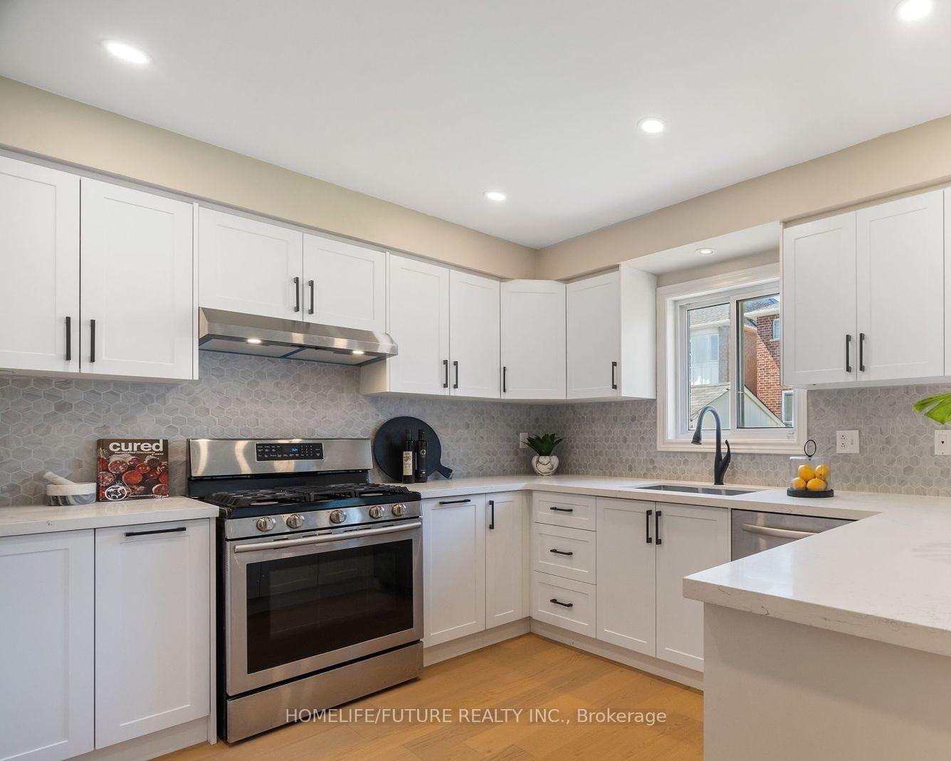 Photo 5 of Unit Main, 288 Drummond Drive, Vaughan, Maple — HOMEH